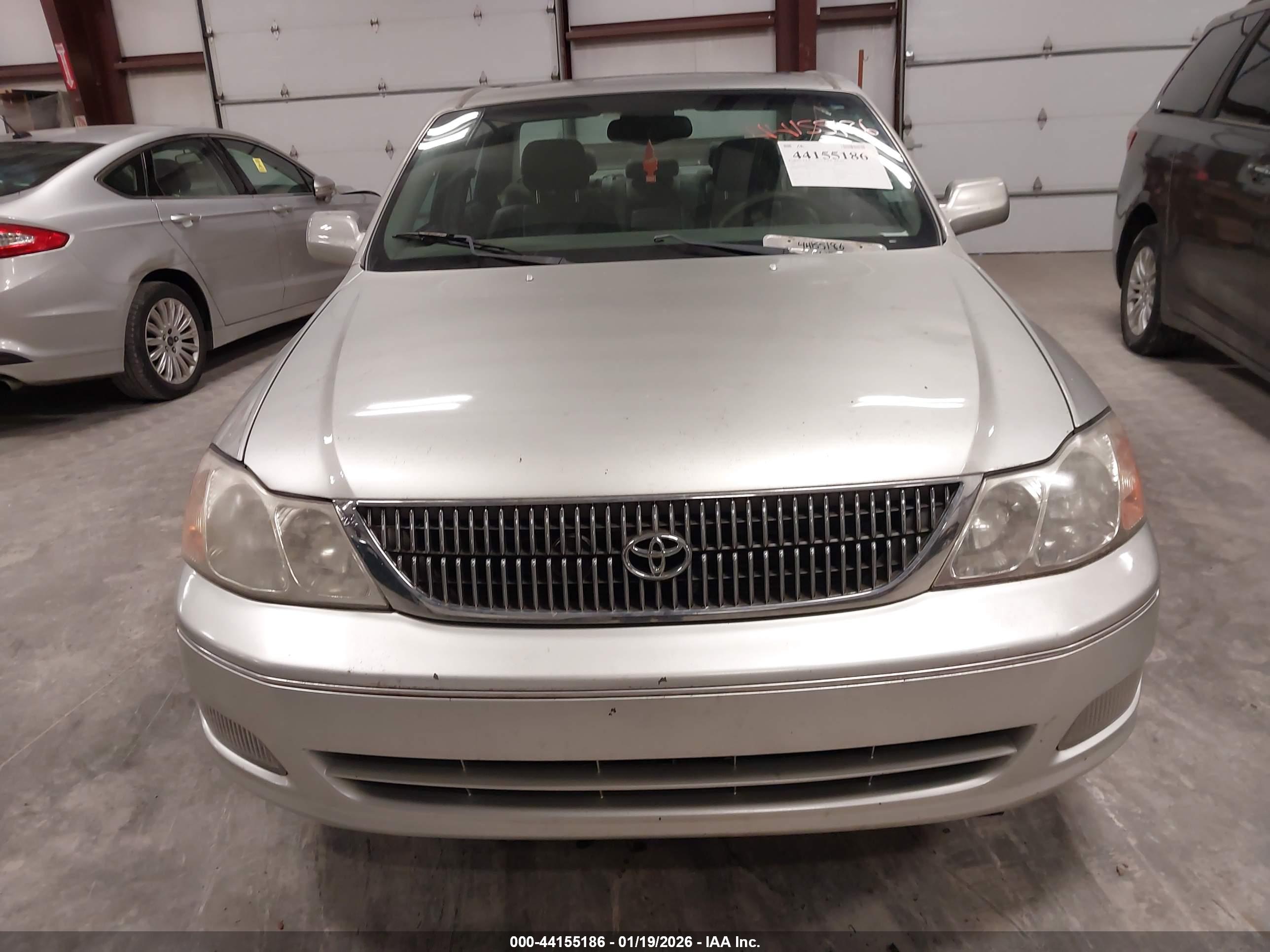 TOYOTA AVALON image 6