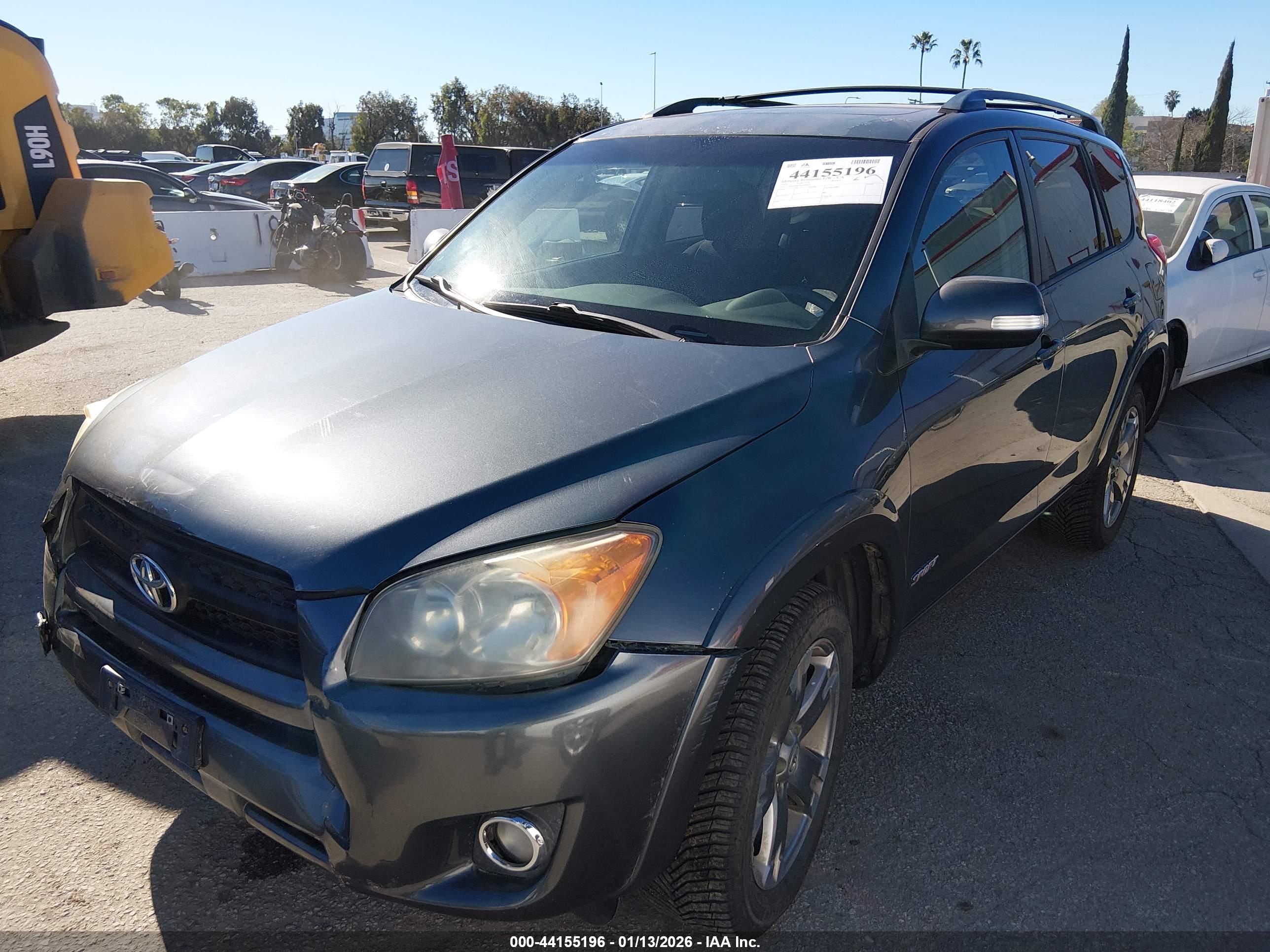 TOYOTA RAV4 image 2