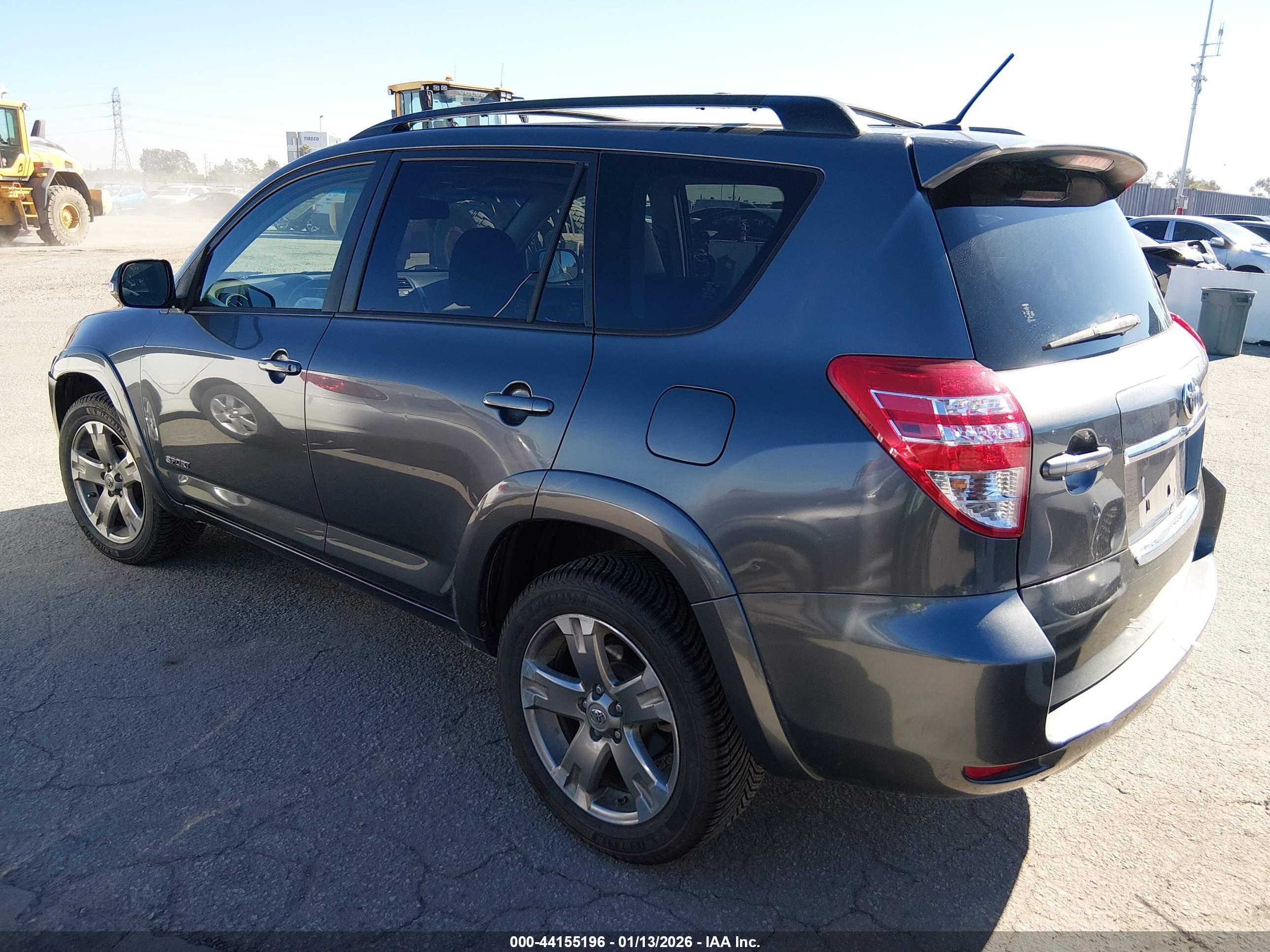 TOYOTA RAV4 image 3