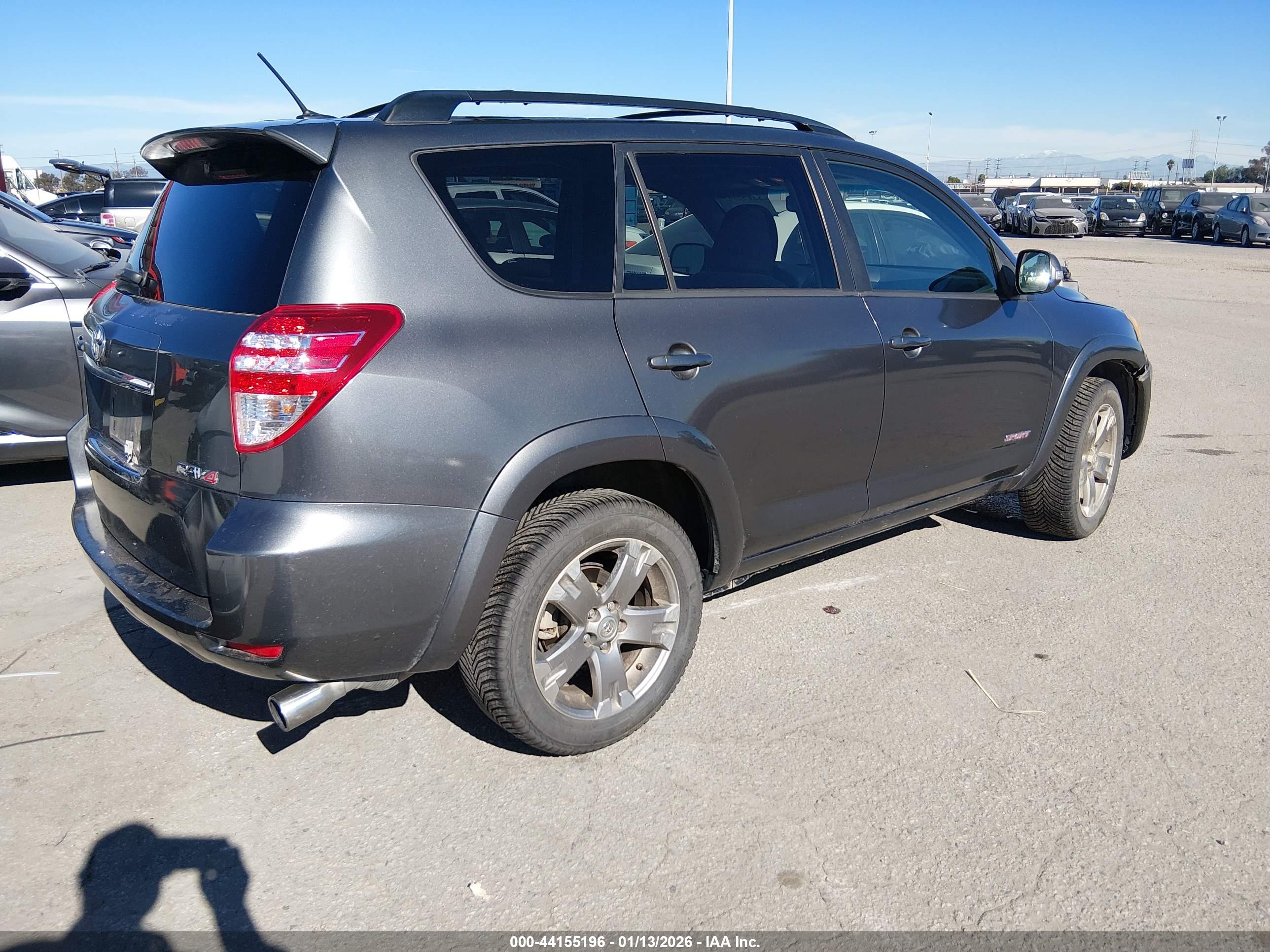 TOYOTA RAV4 image 4