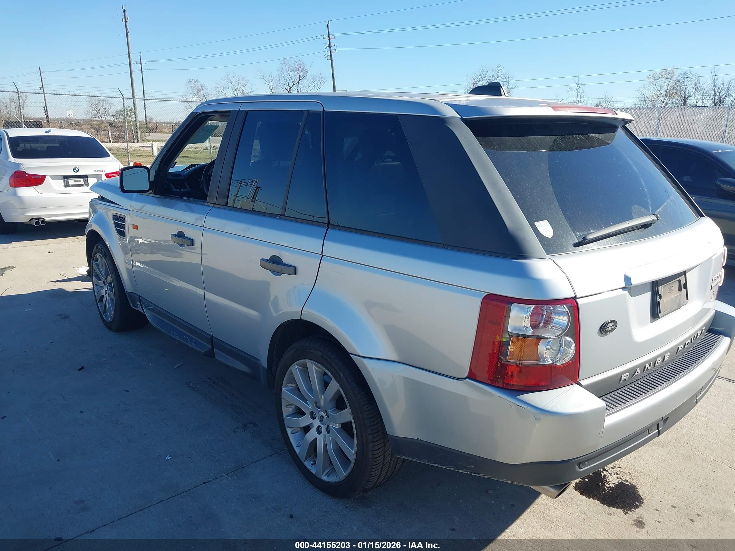 LAND ROVER image 3