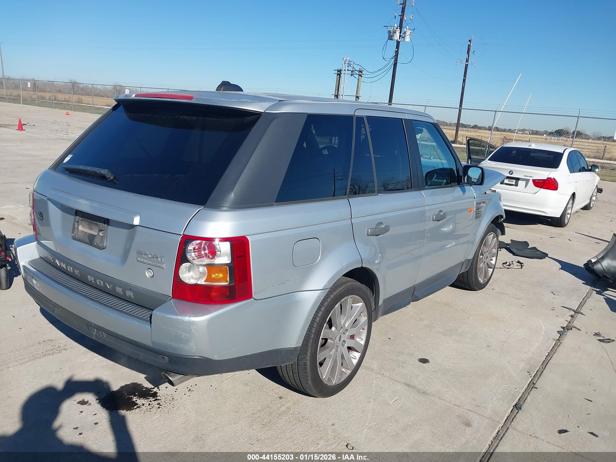 LAND ROVER image 4