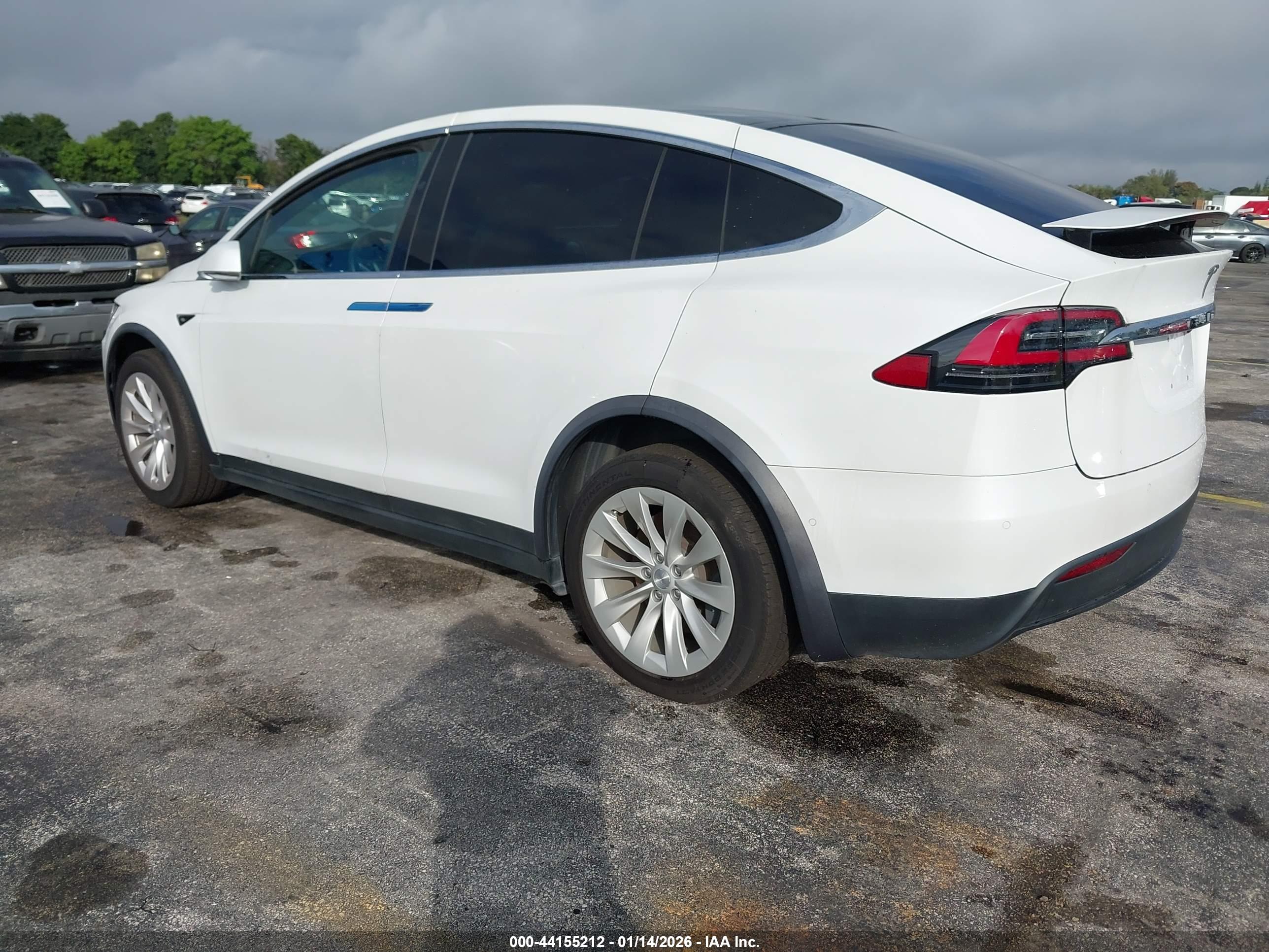 TESLA MODEL image 3