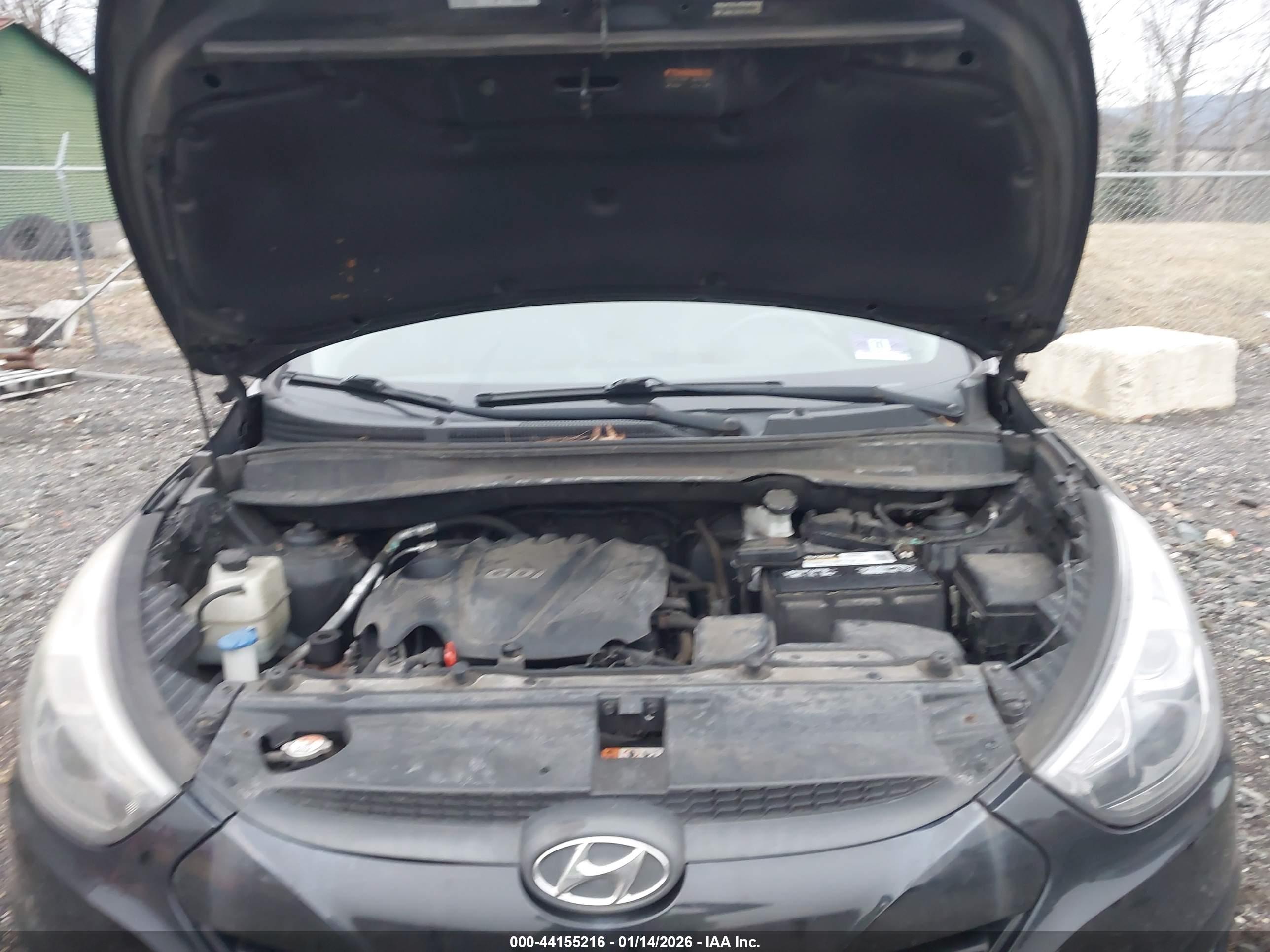 HYUNDAI TUCSON image 10
