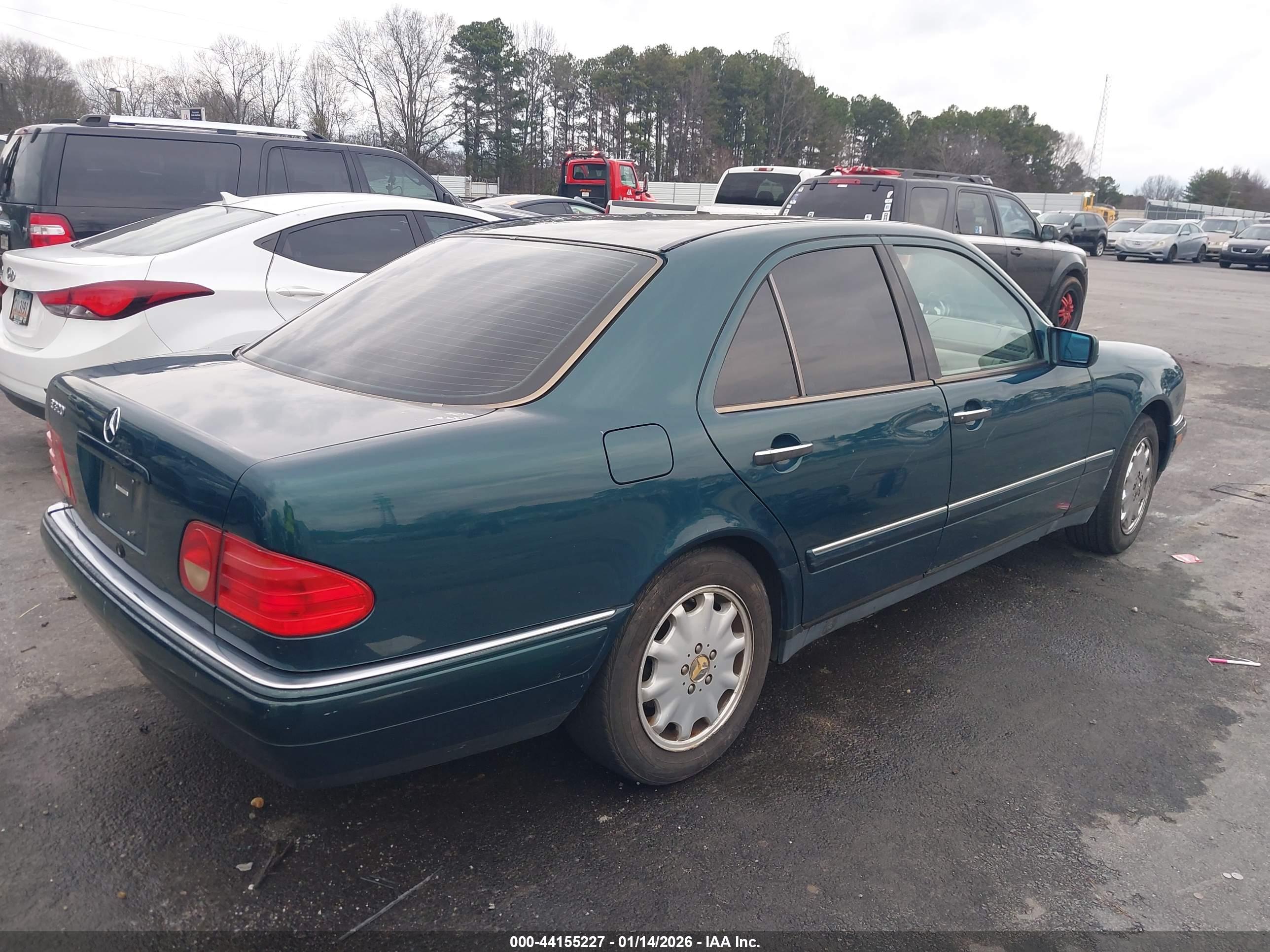 MERCEDES-BENZ E image 4