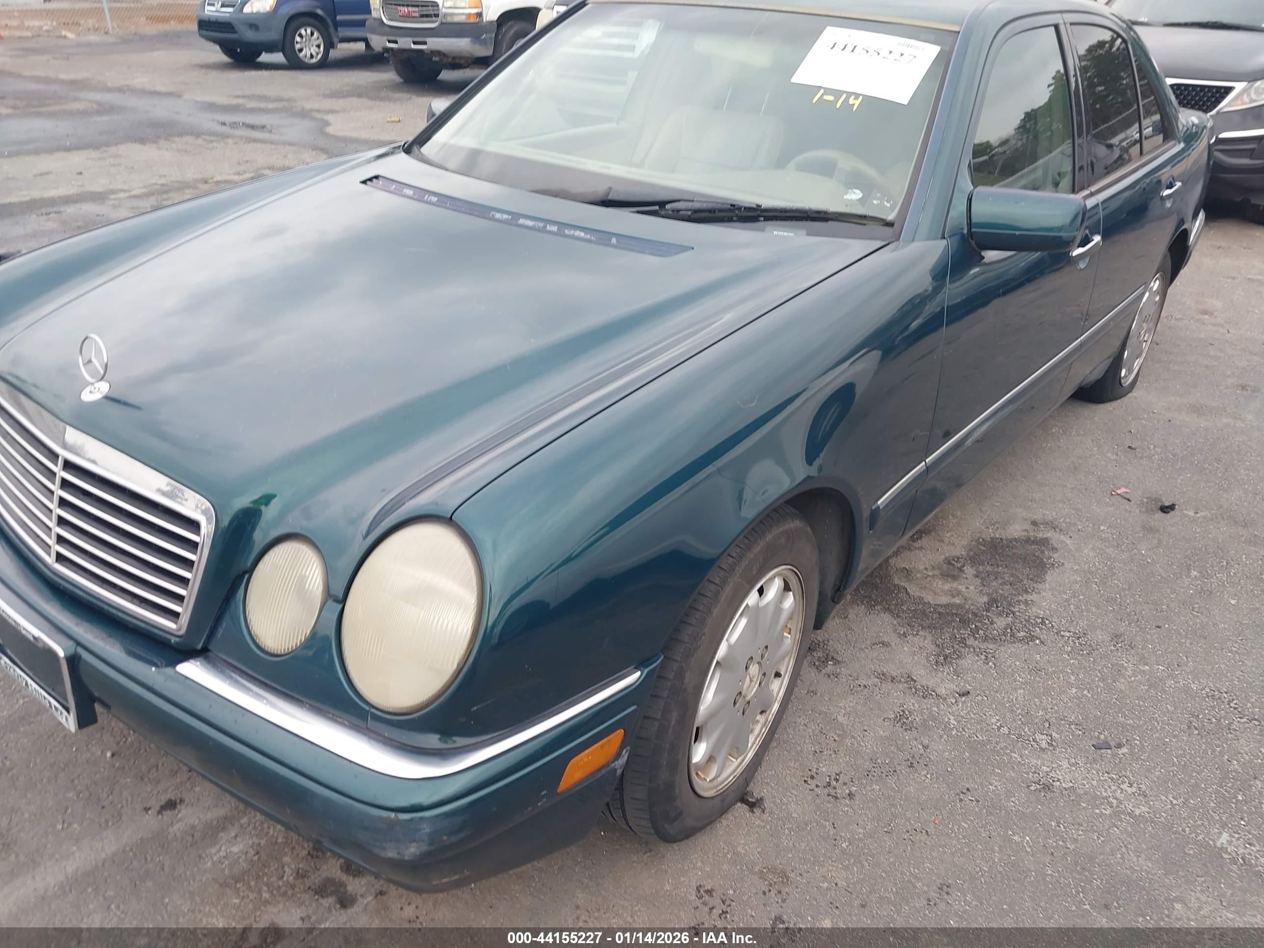 MERCEDES-BENZ E image 6