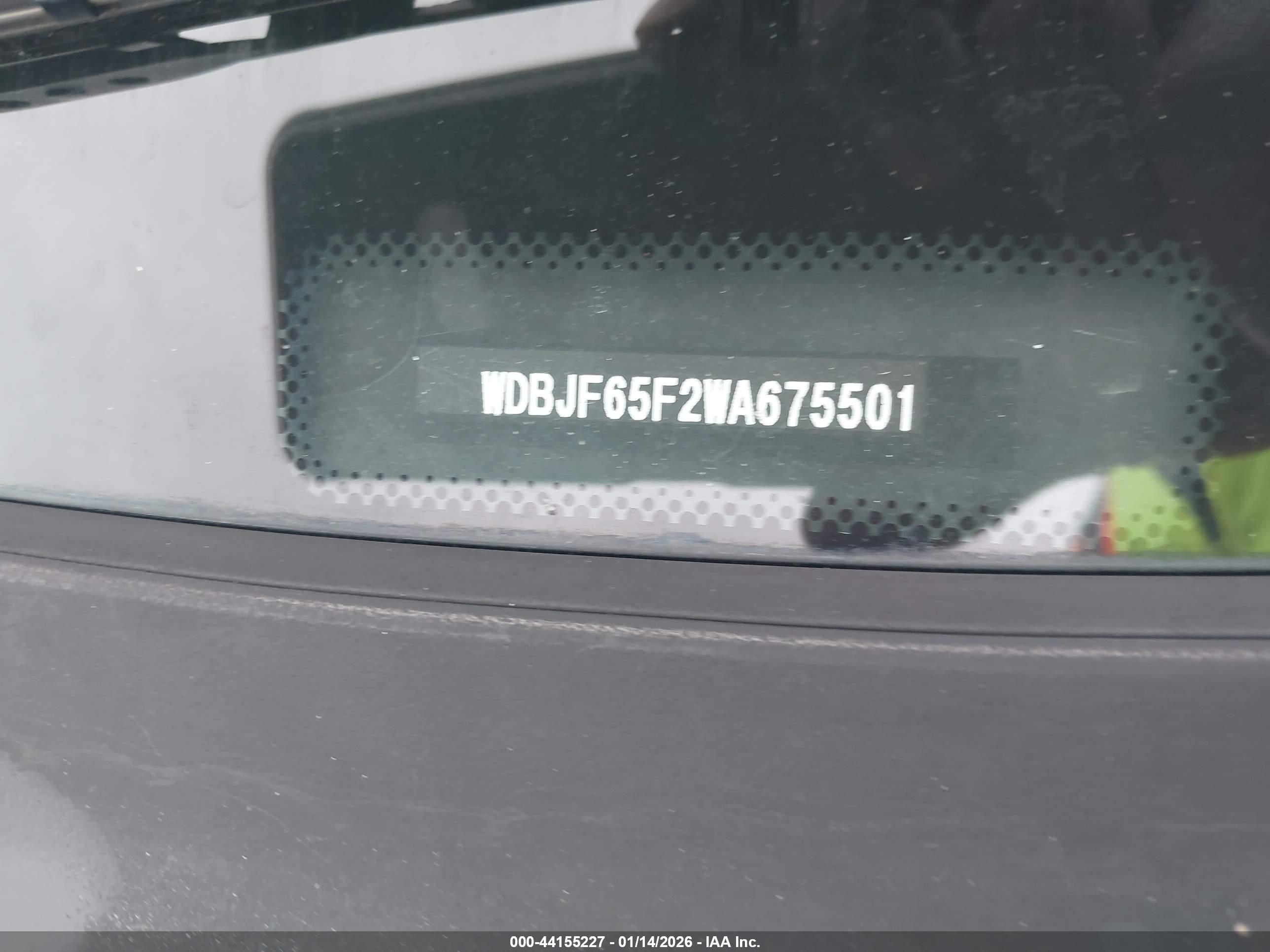 MERCEDES-BENZ E image 9