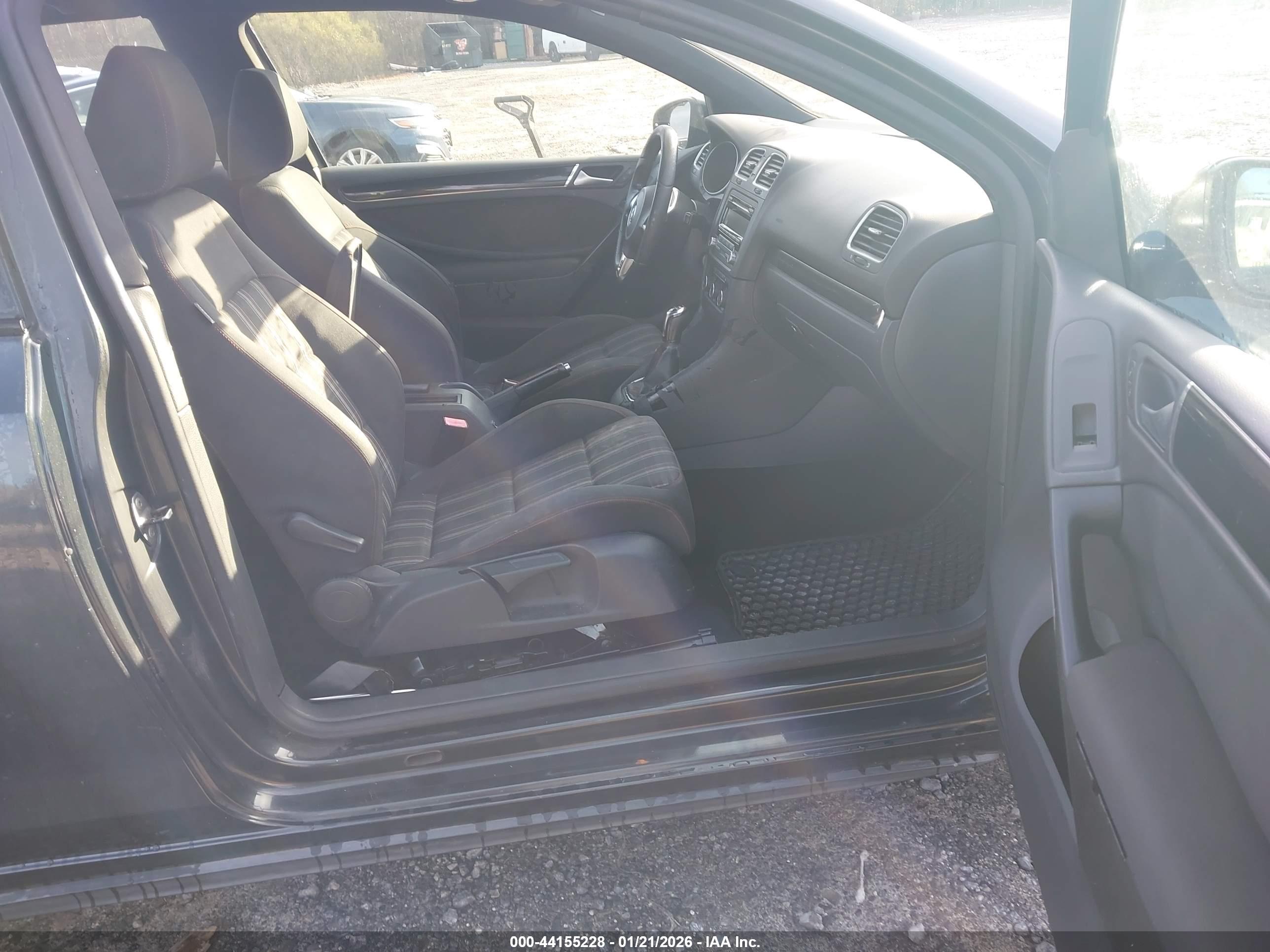 VOLKSWAGEN GTI image 5