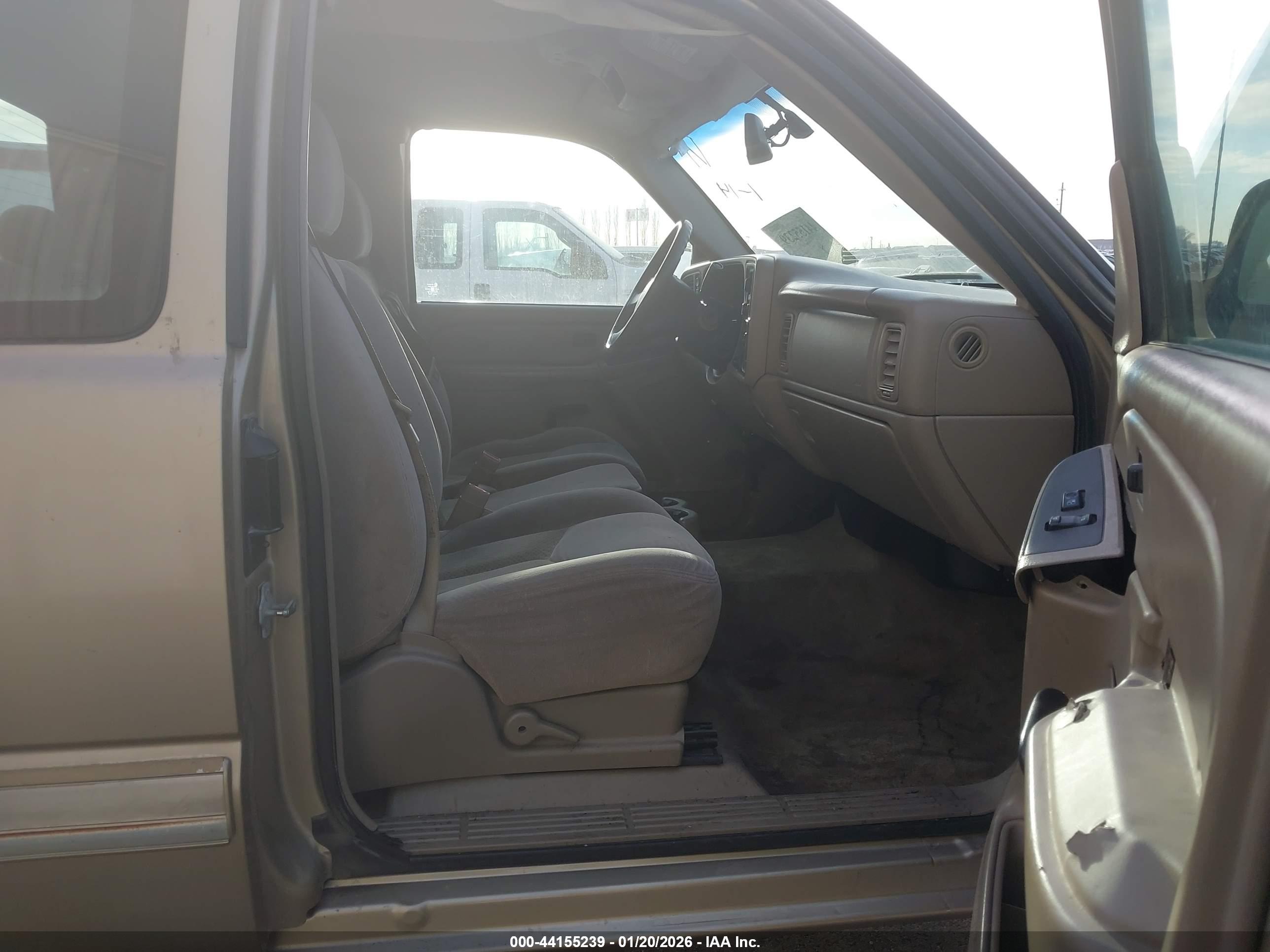 CHEVROLET SILVERADO image 5