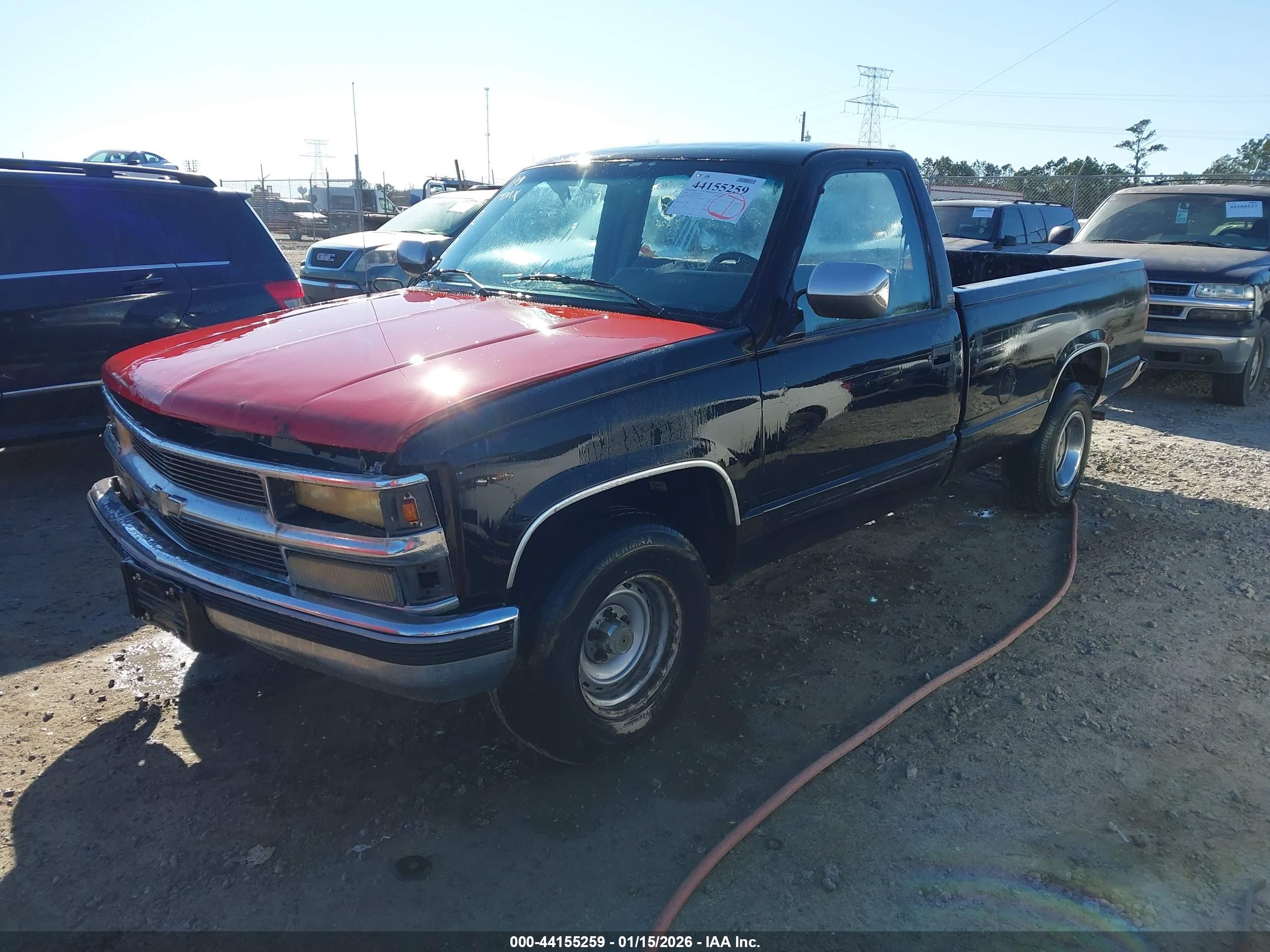 CHEVROLET GMT-400 image 2