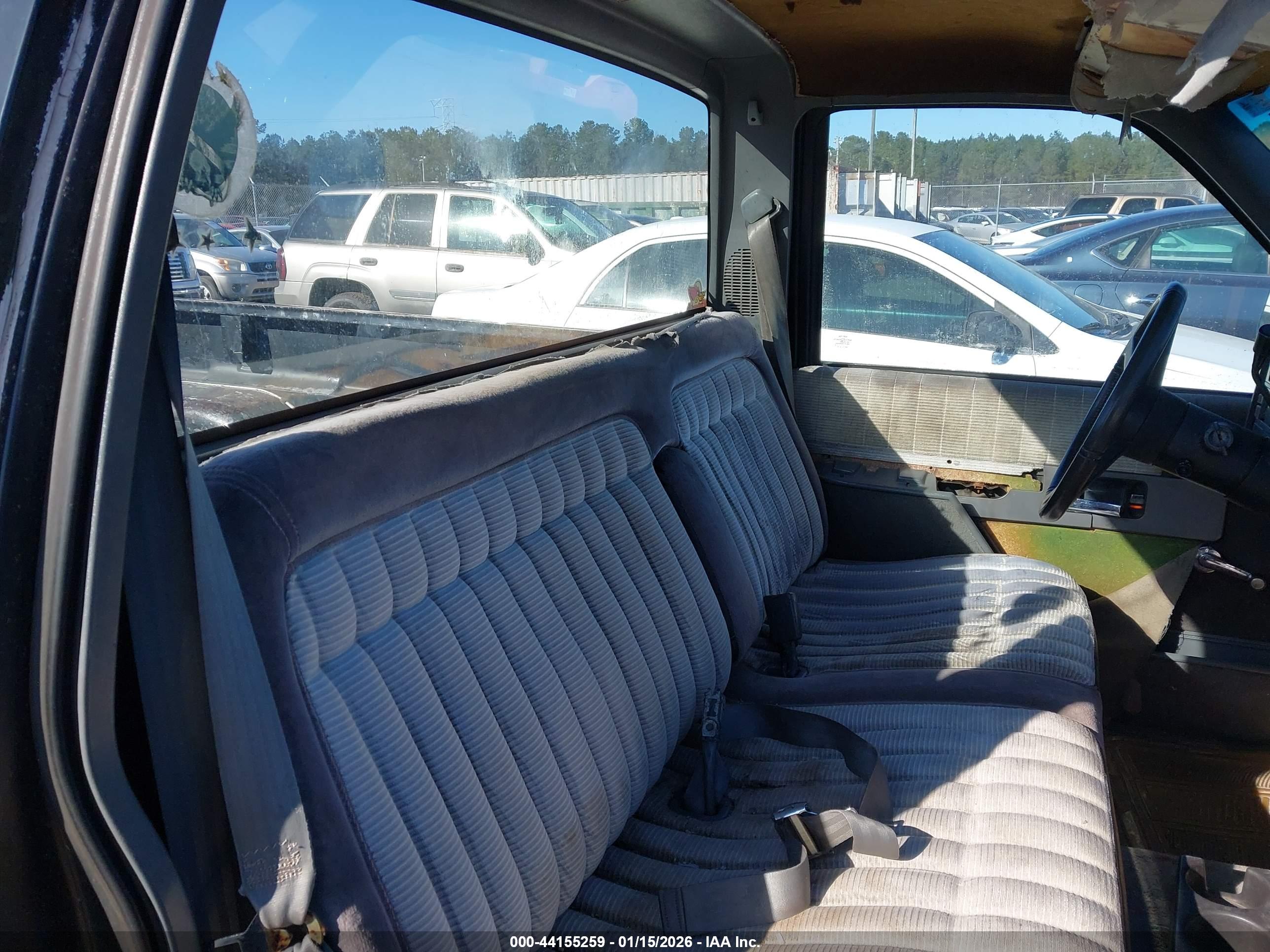 CHEVROLET GMT-400 image 8