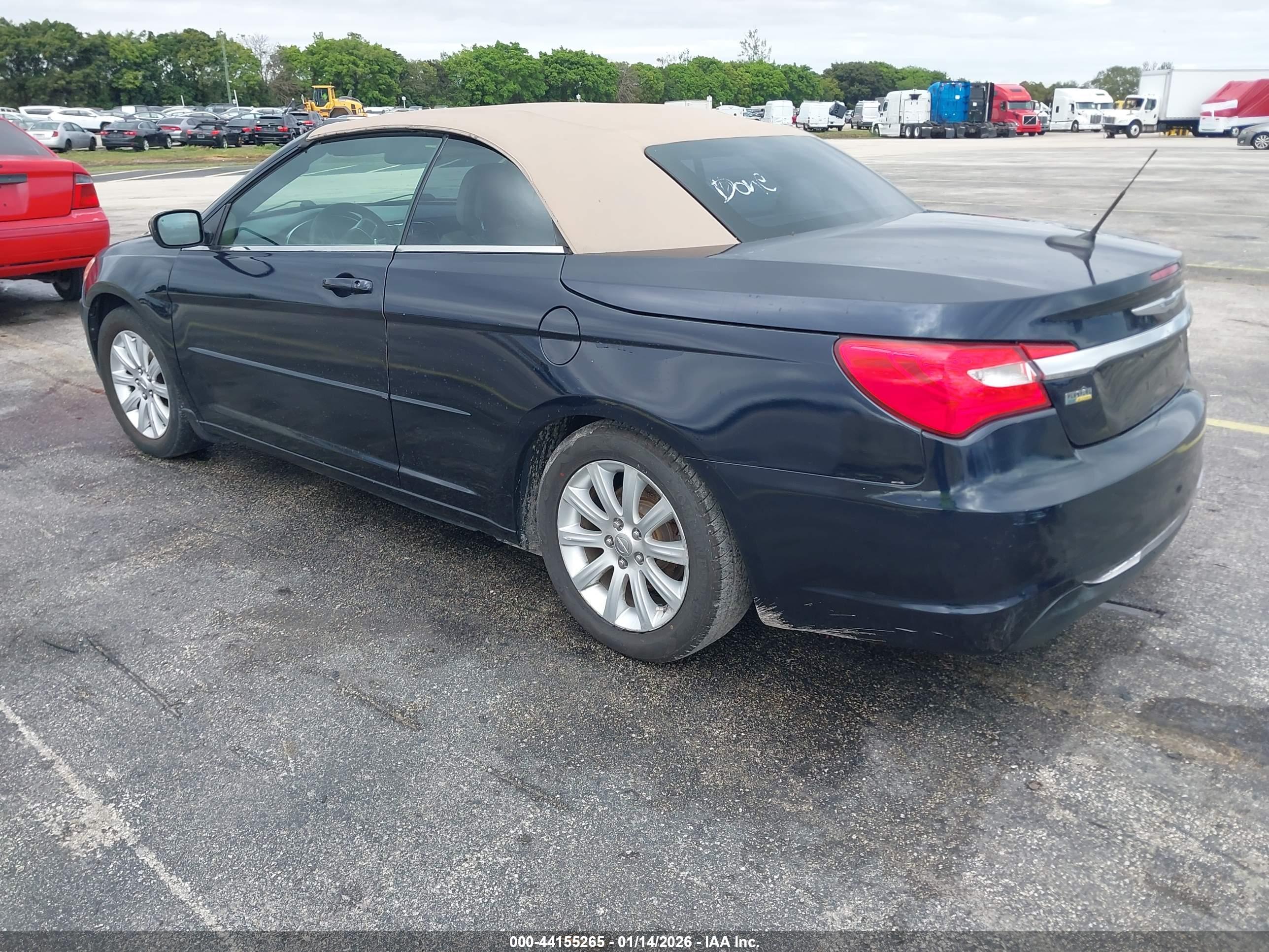 CHRYSLER 200 image 3