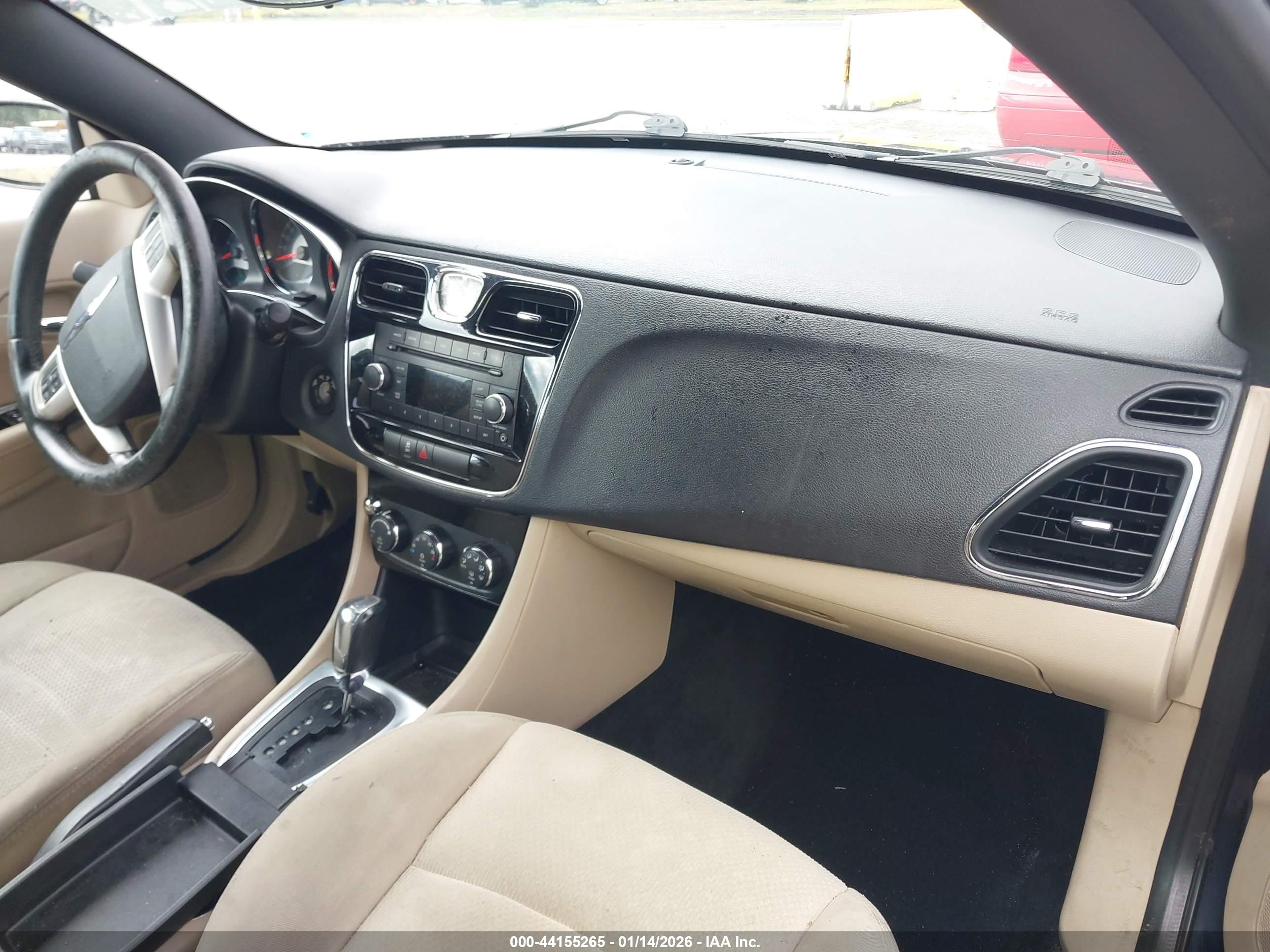CHRYSLER 200 image 5
