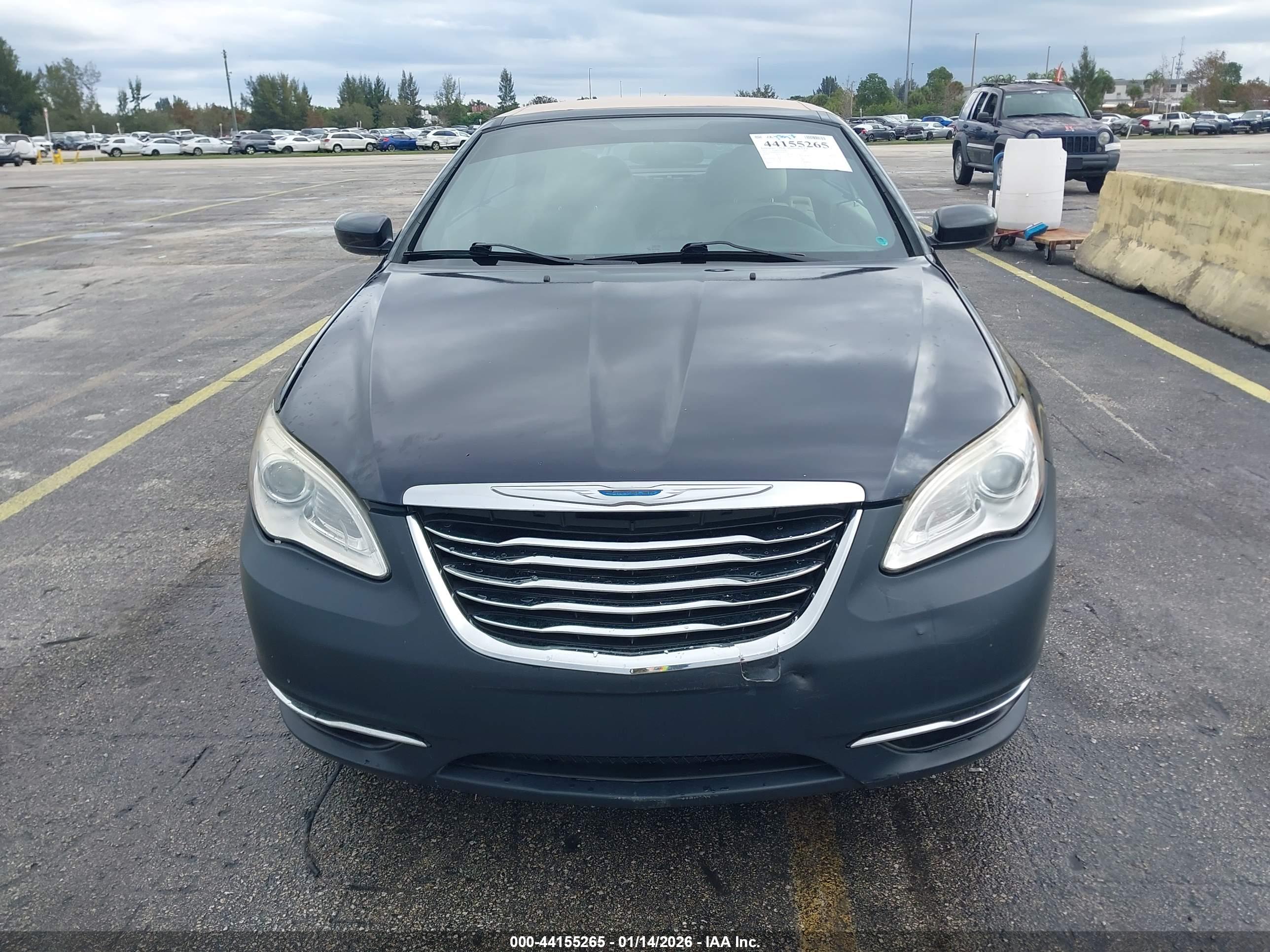 CHRYSLER 200 image 6