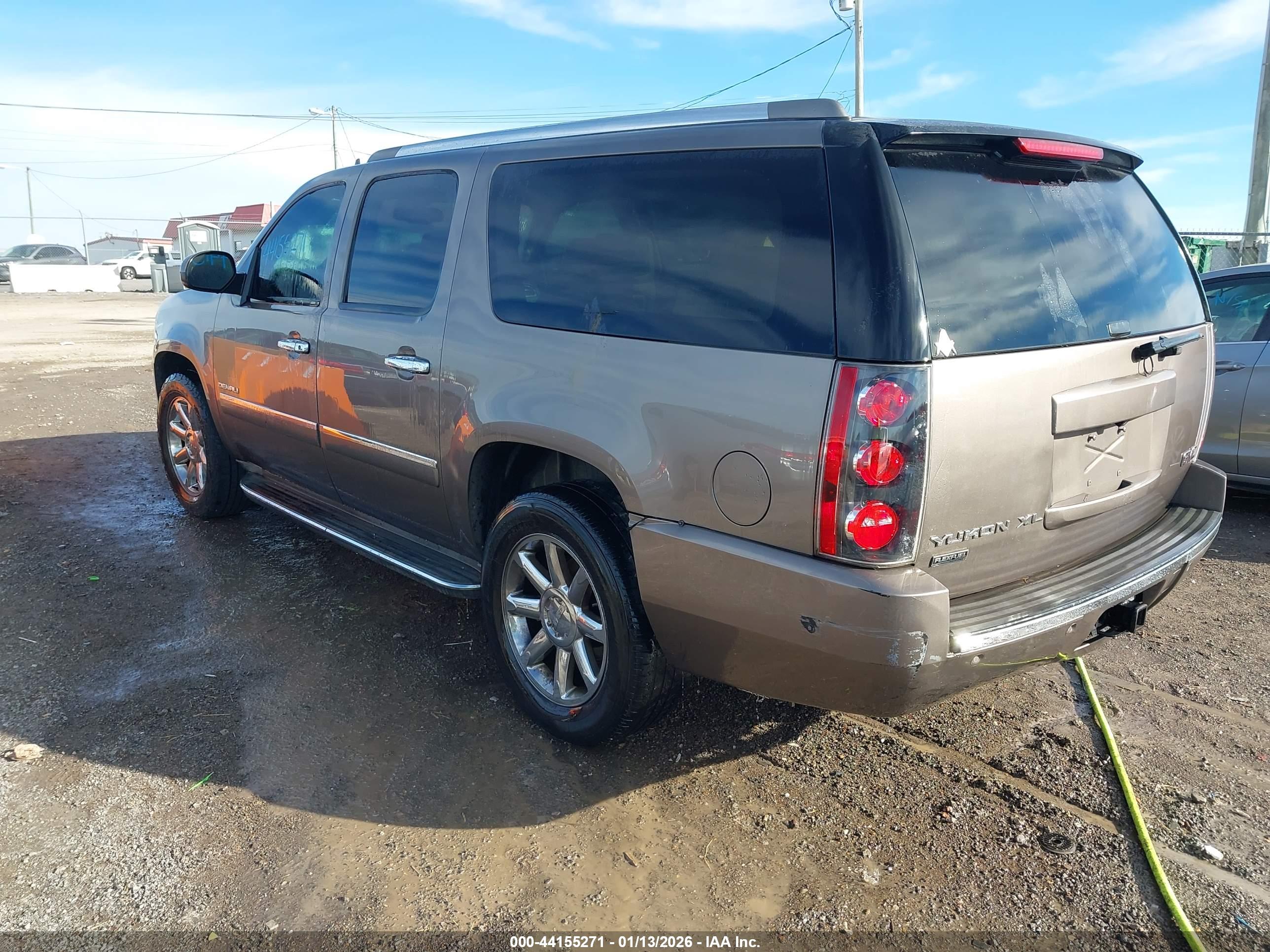 GMC YUKON image 3