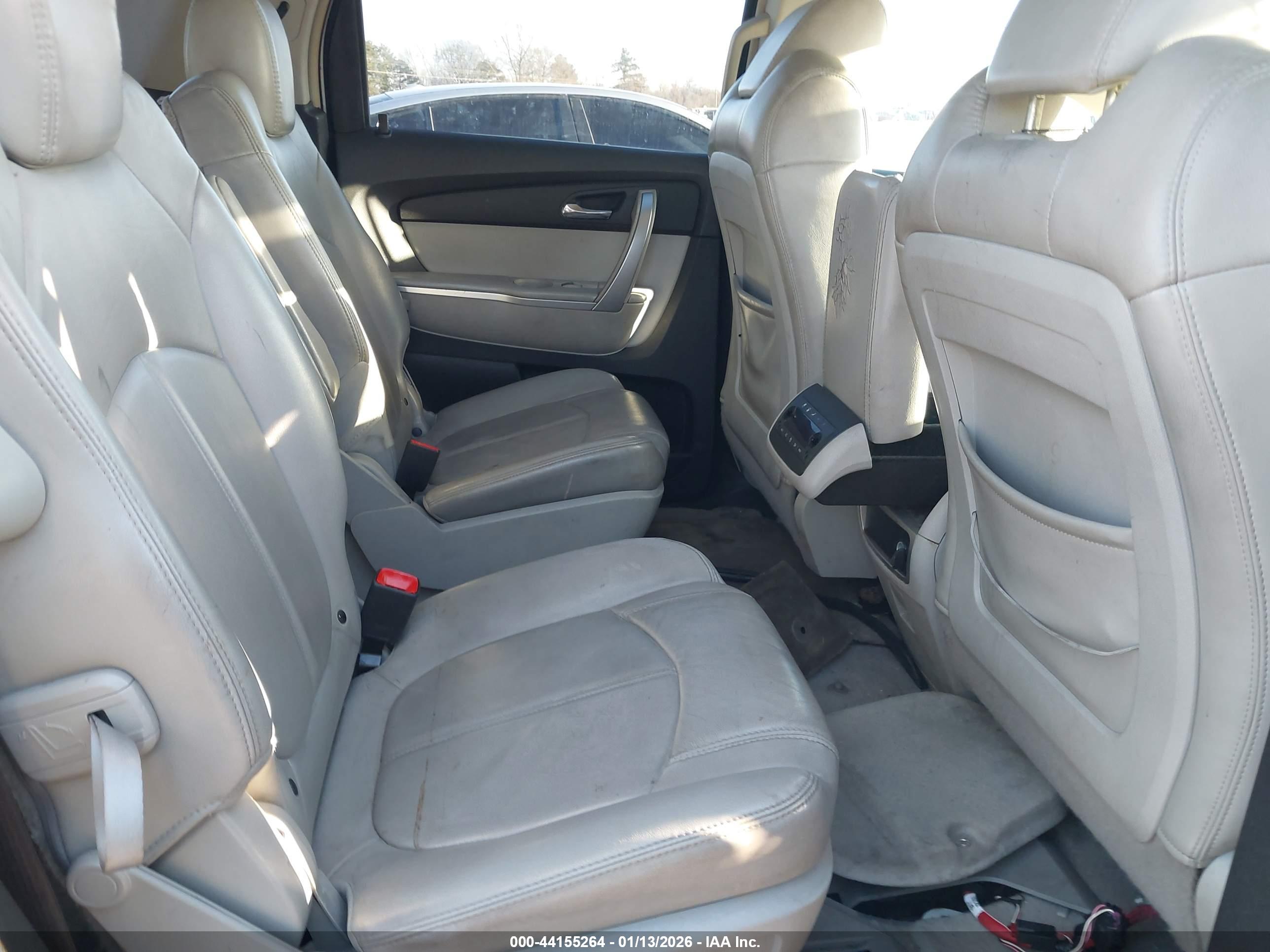 GMC ACADIA image 8
