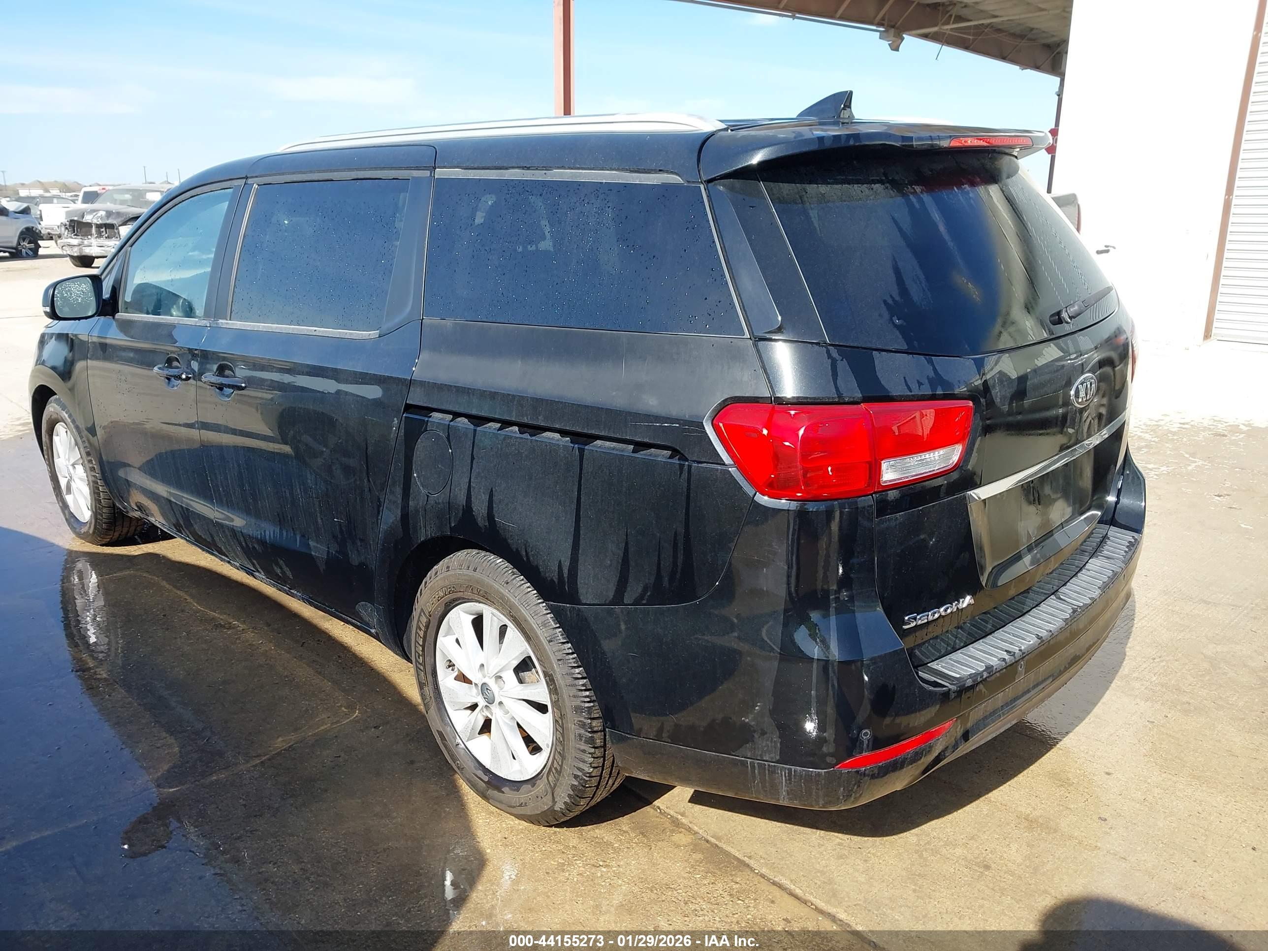 KIA SEDONA image 3