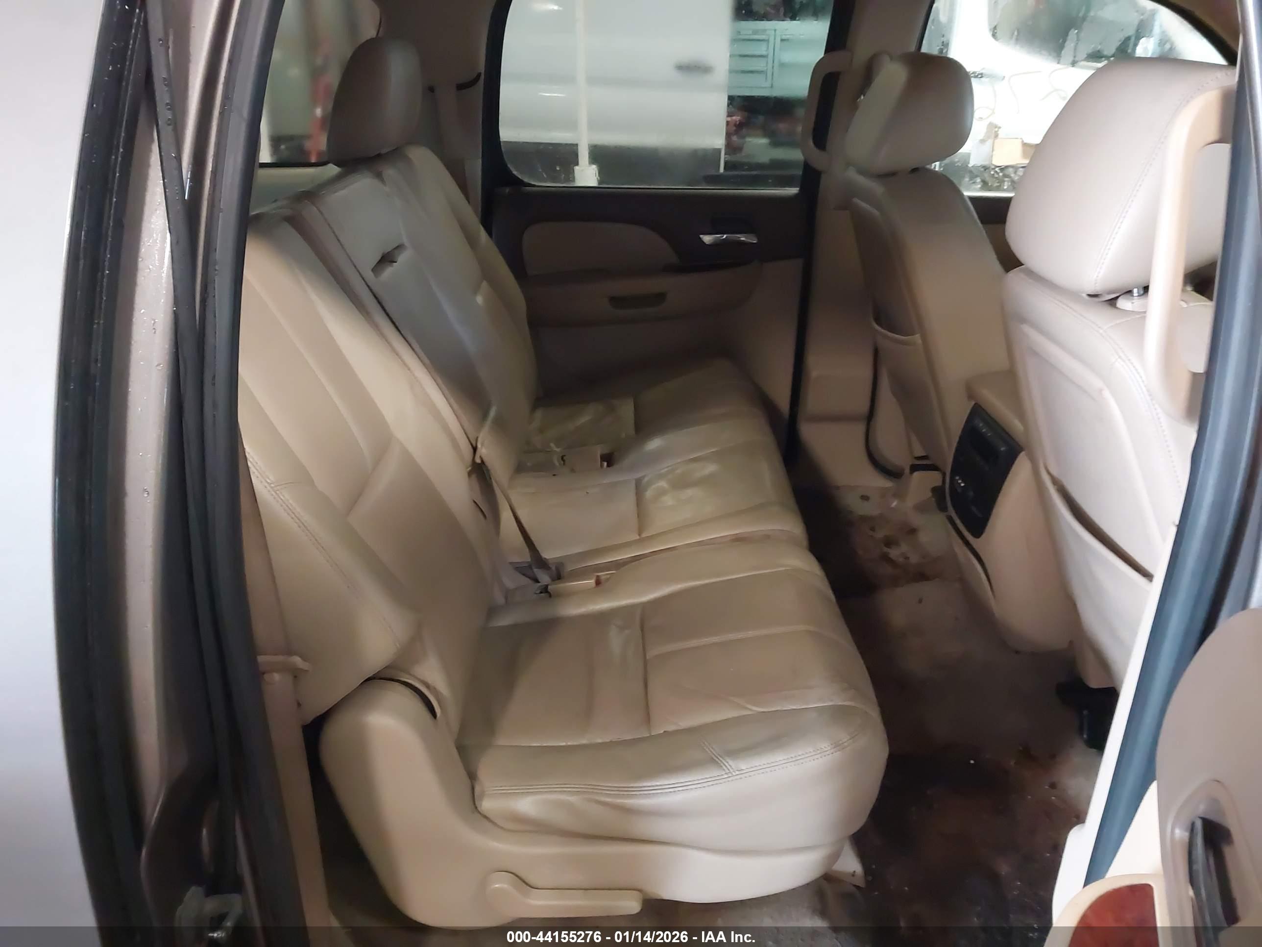 CHEVROLET SUBURBAN image 8