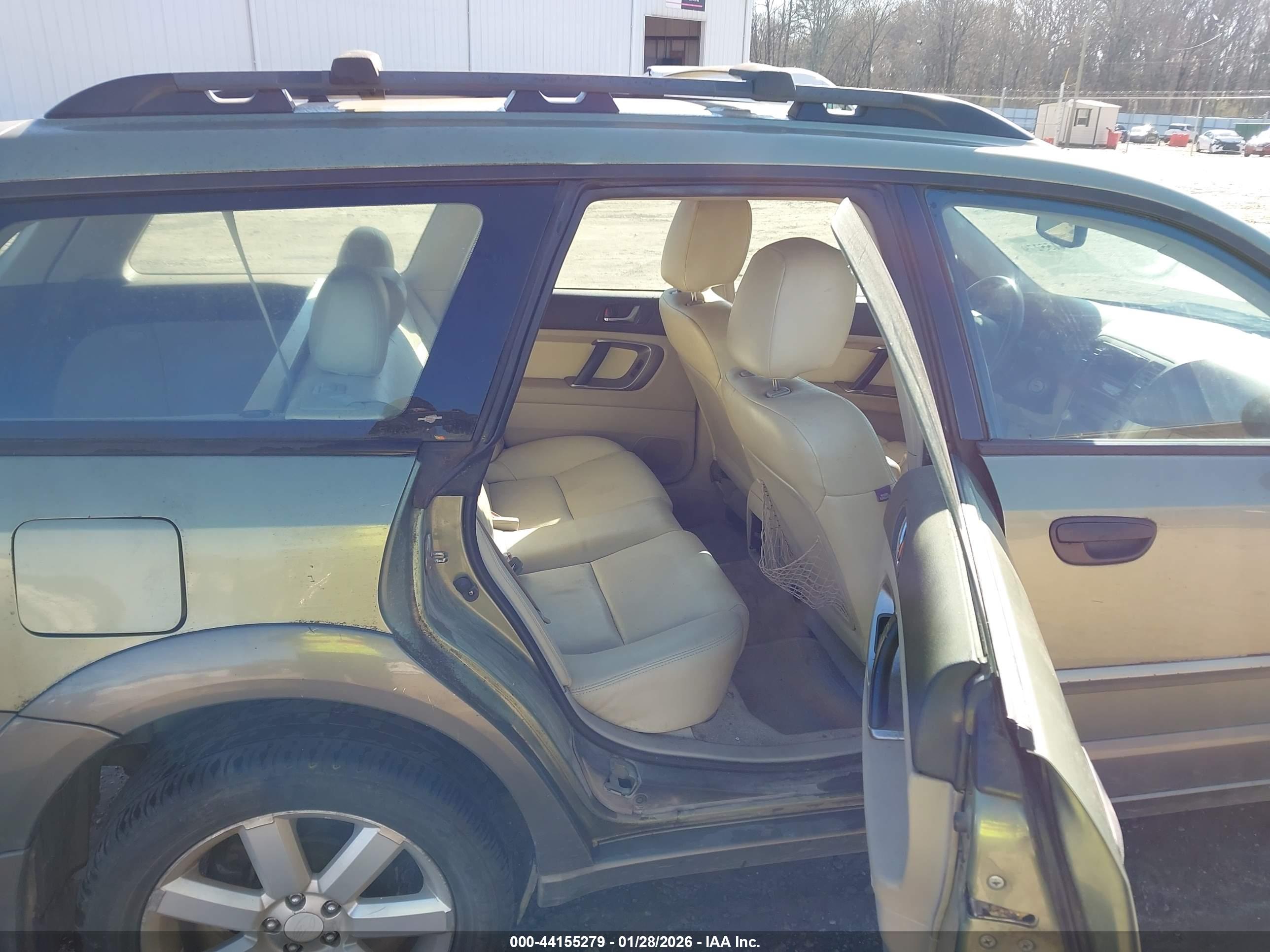 SUBARU OUTBACK image 8