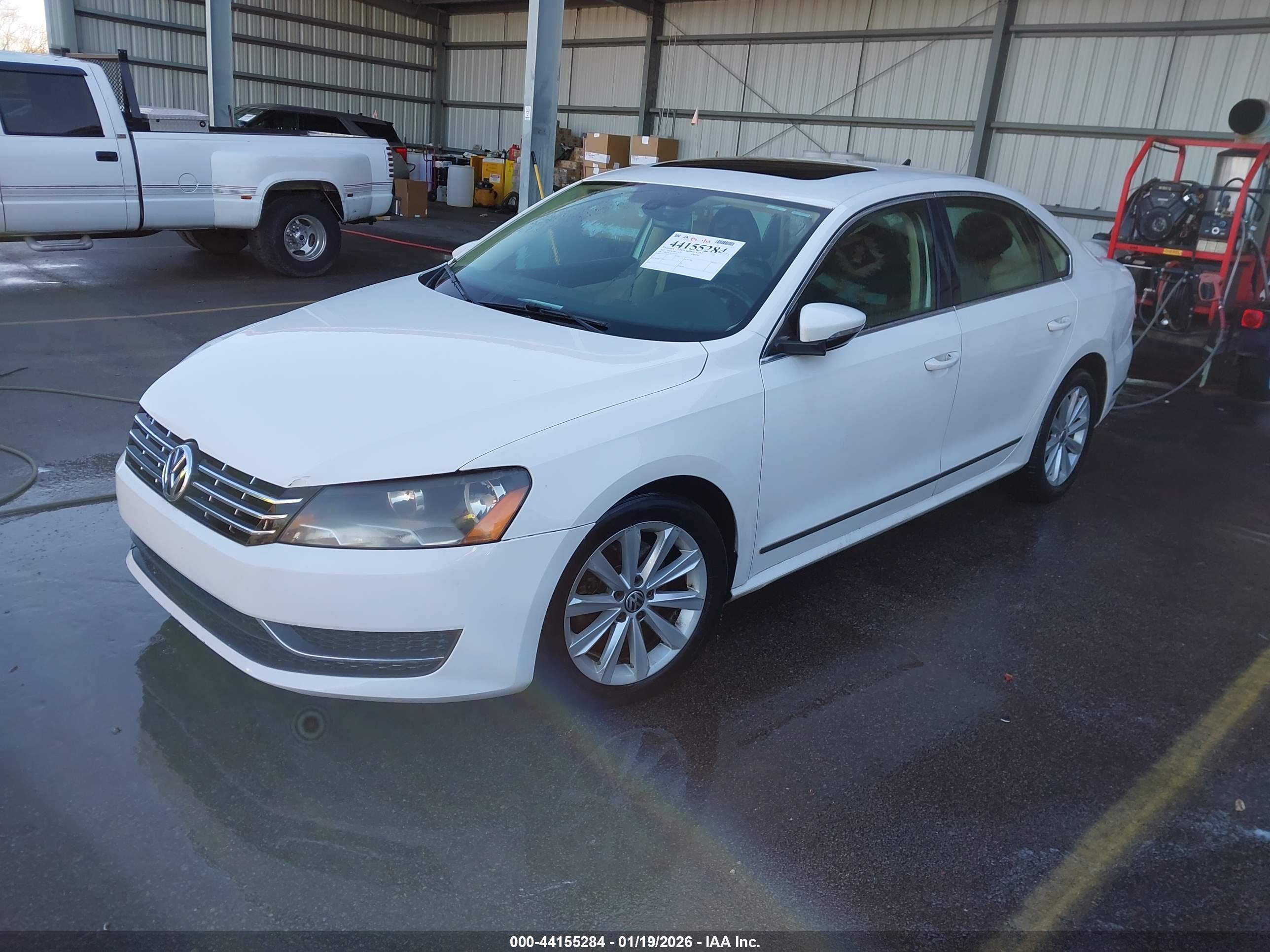 VOLKSWAGEN PASSAT image 2