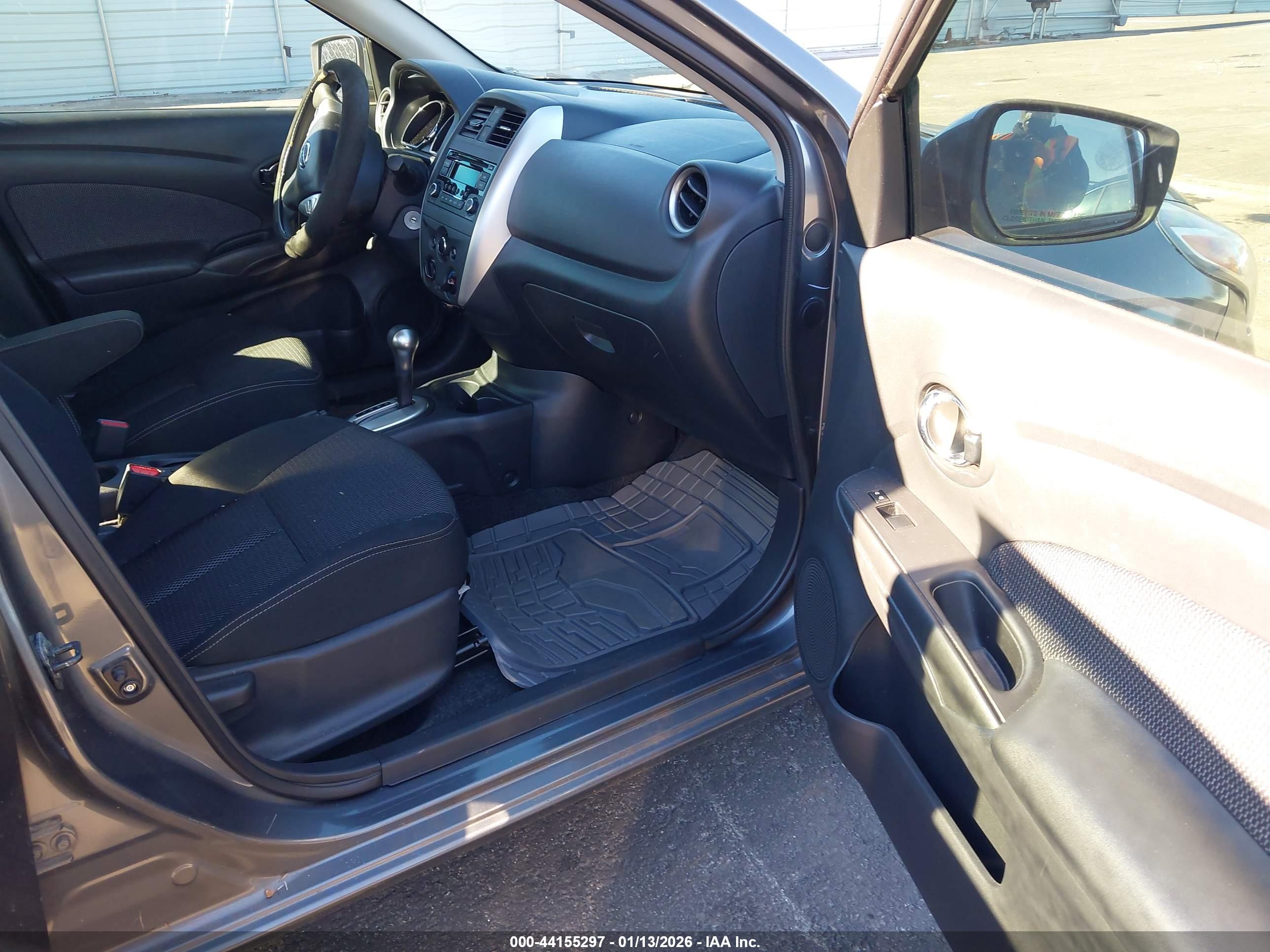 NISSAN VERSA image 5