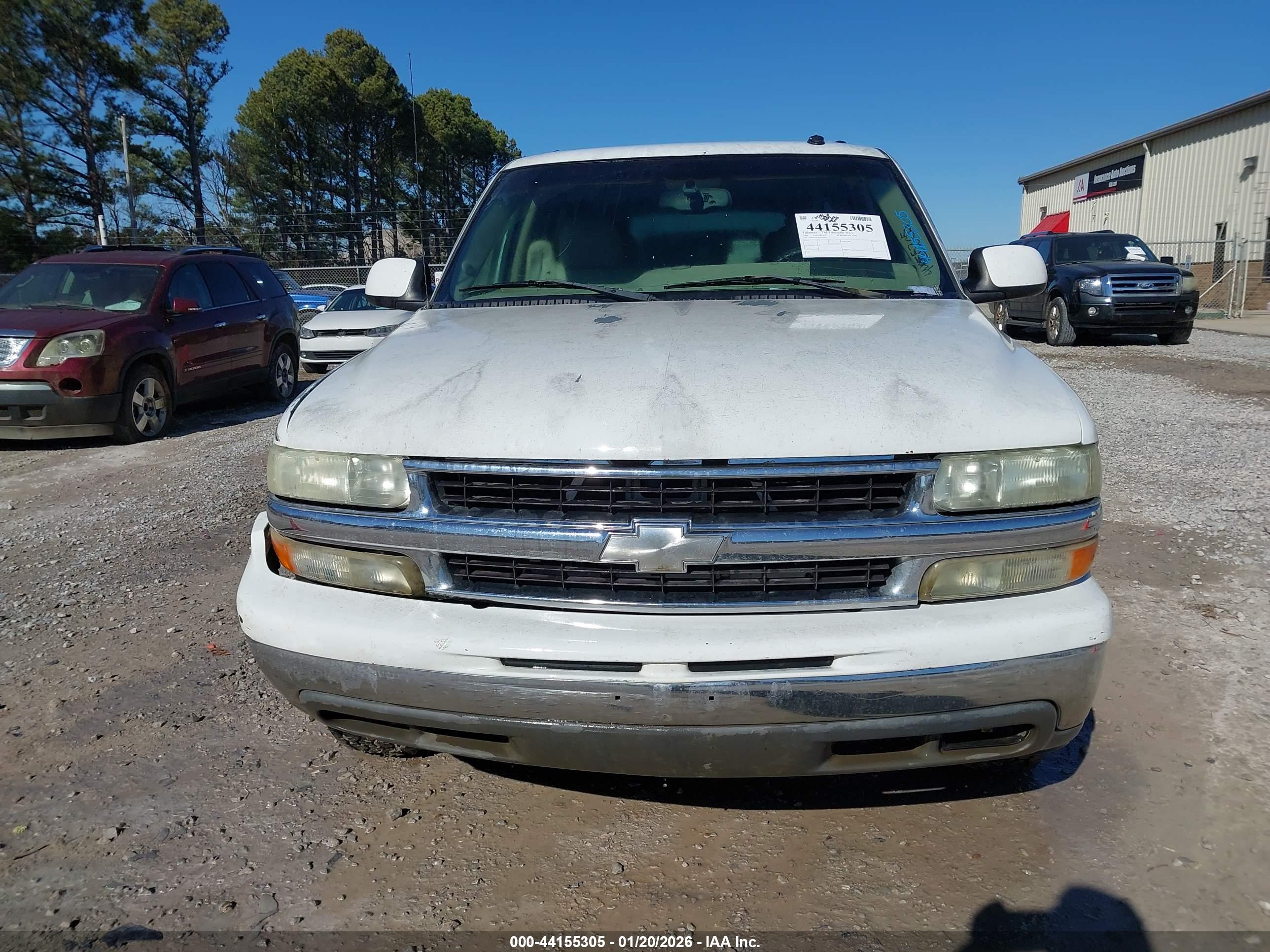 CHEVROLET SUBURBAN image 6