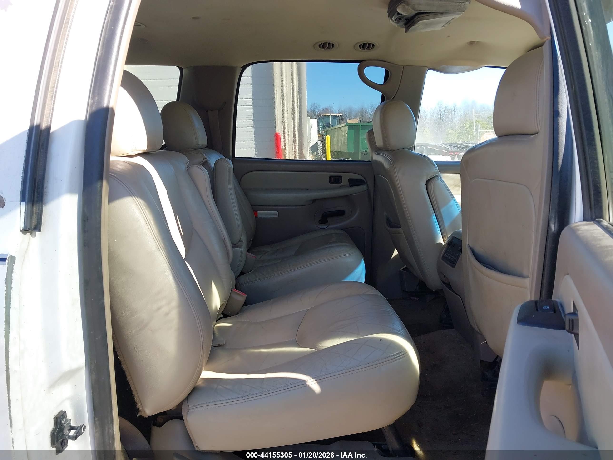 CHEVROLET SUBURBAN image 8