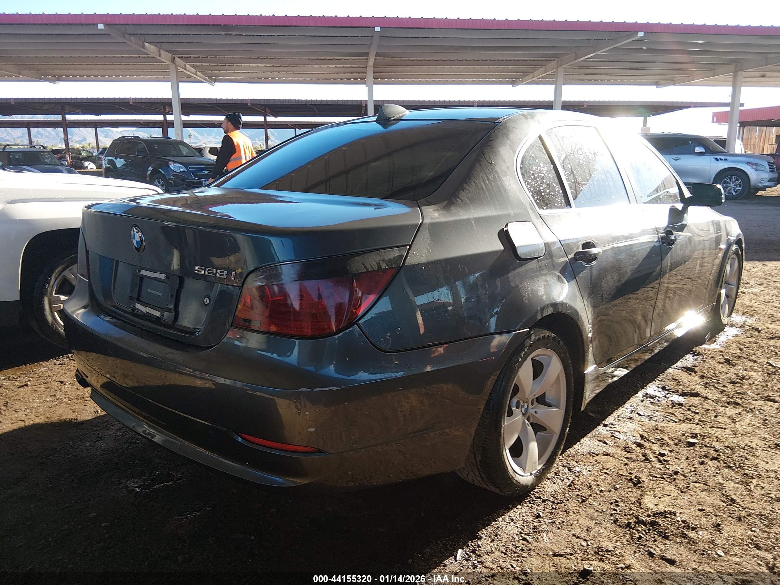 BMW 528I image 4