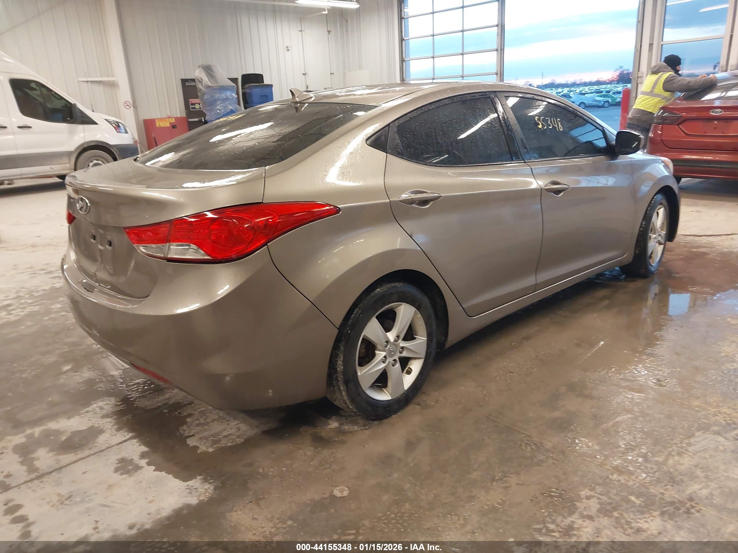 HYUNDAI ELANTRA image 4