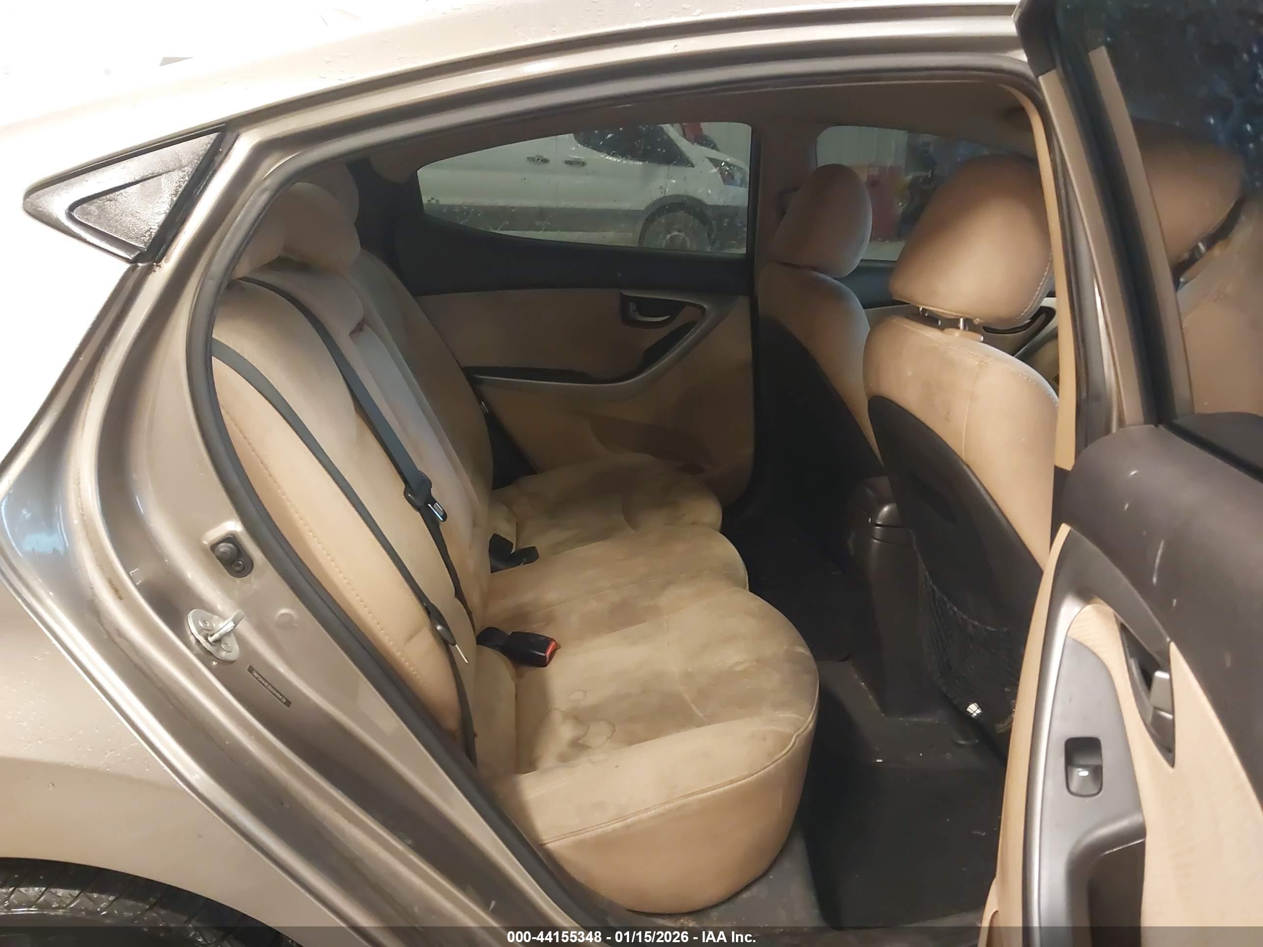 HYUNDAI ELANTRA image 8