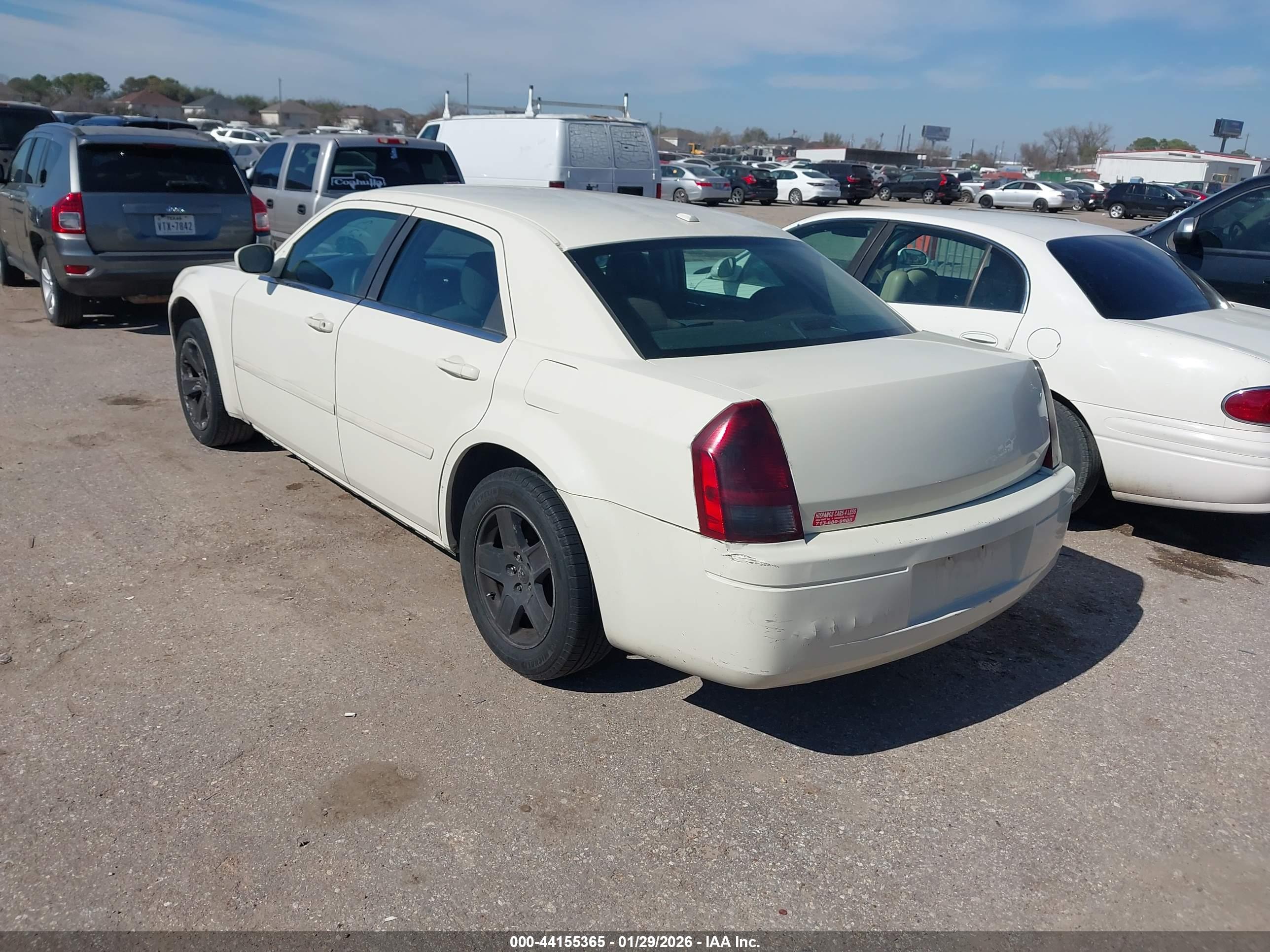 CHRYSLER 300 image 3