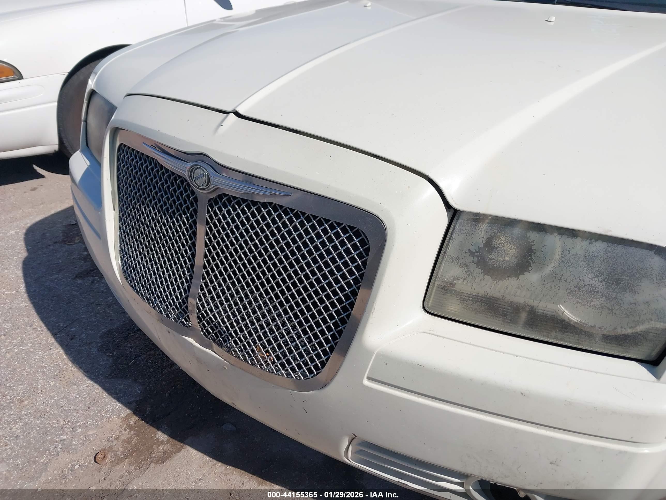CHRYSLER 300 image 6