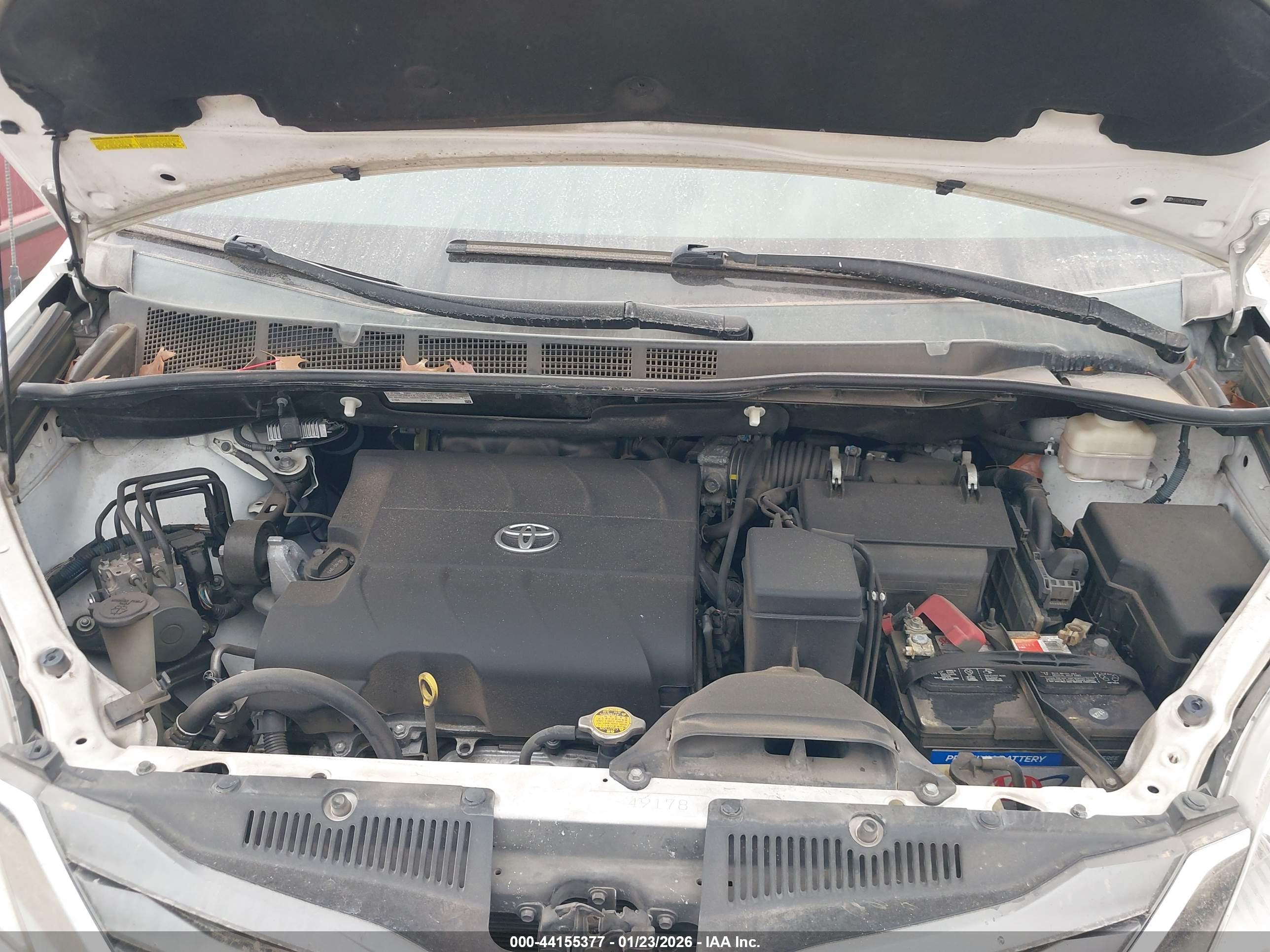 TOYOTA SIENNA image 10