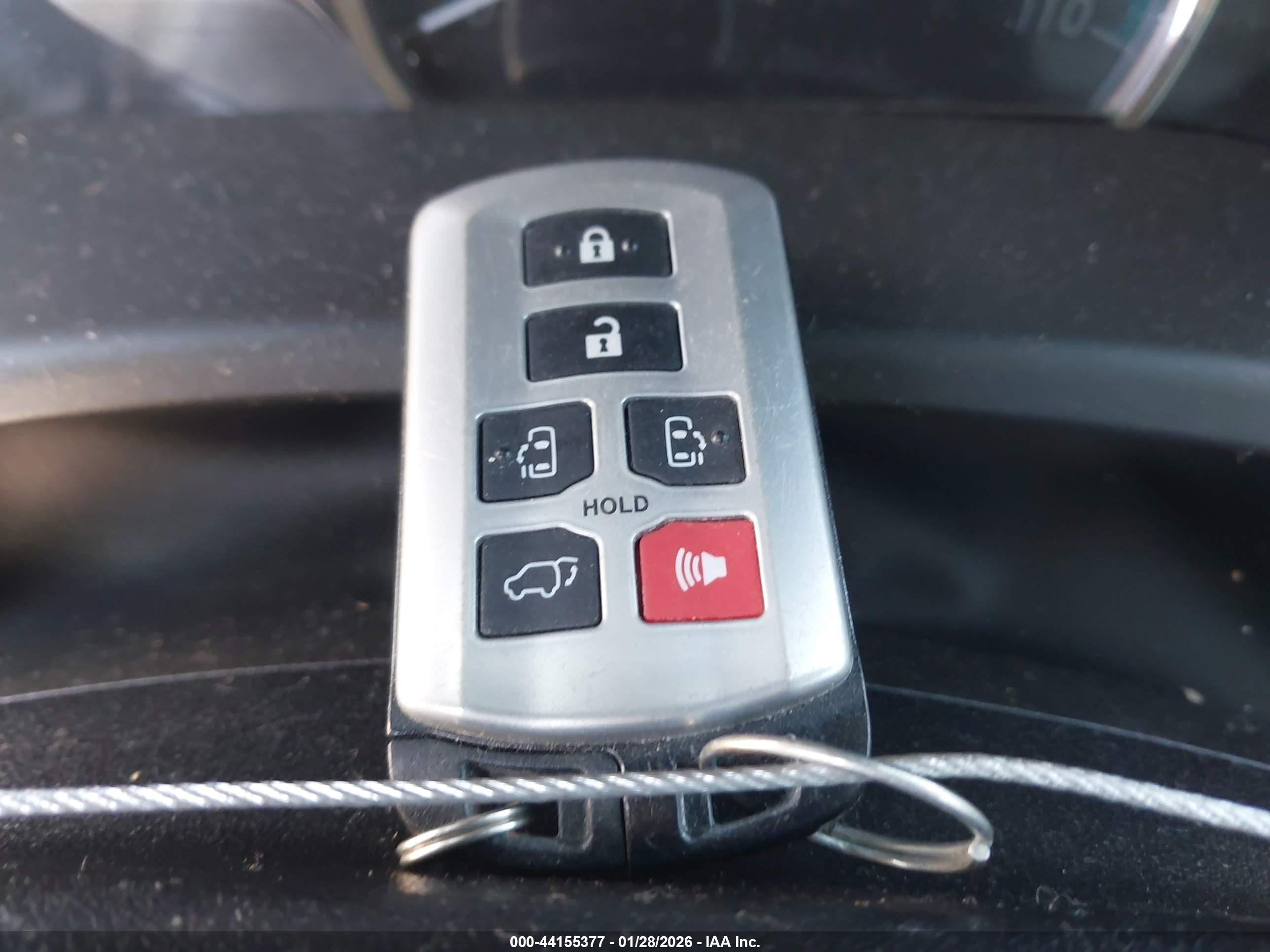 TOYOTA SIENNA image 11