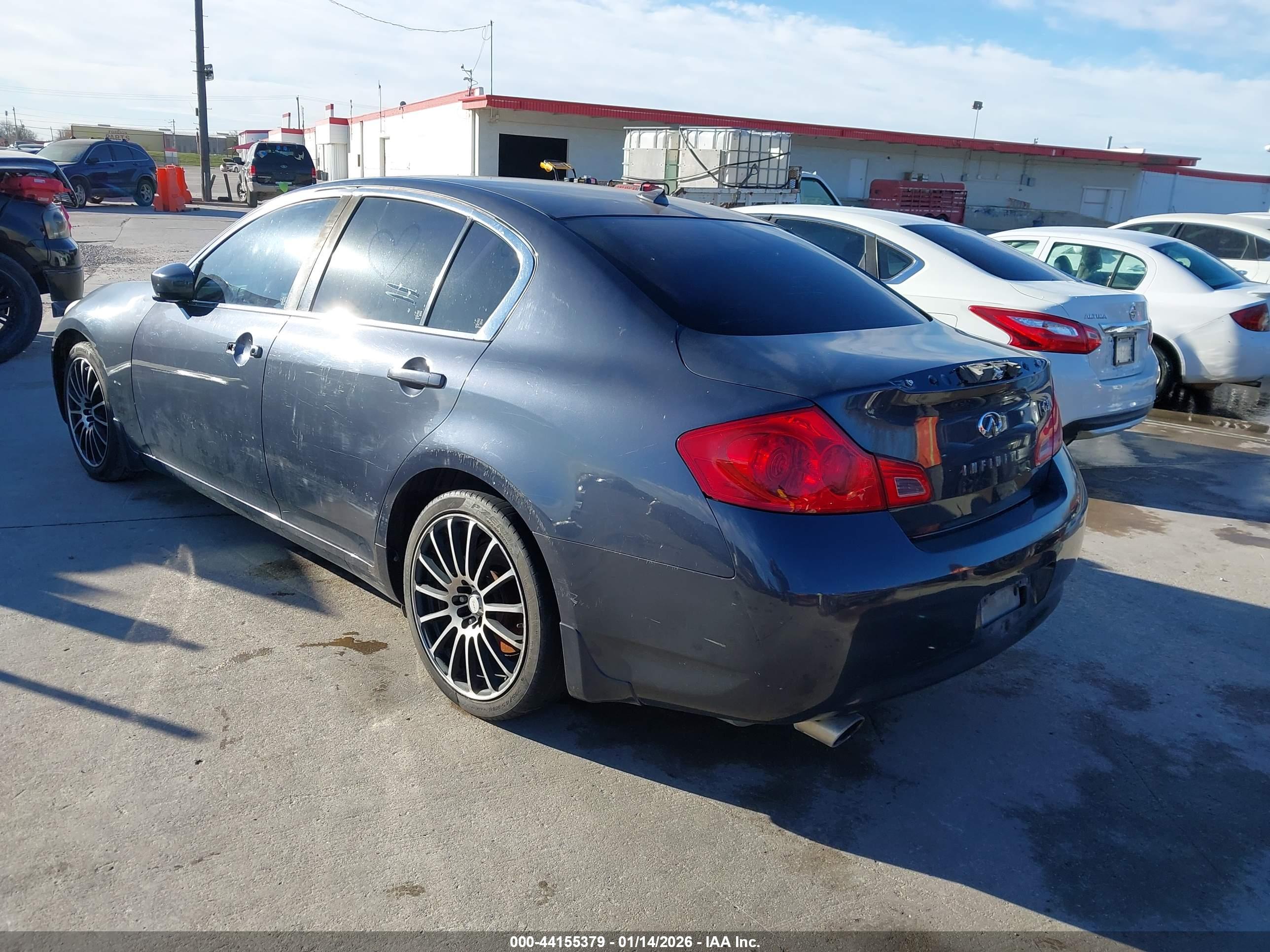 INFINITI G37 image 3