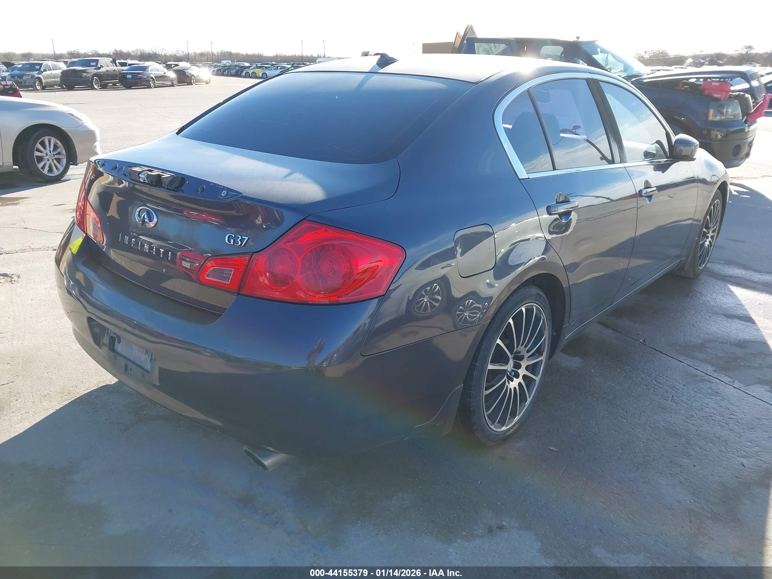 INFINITI G37 image 4