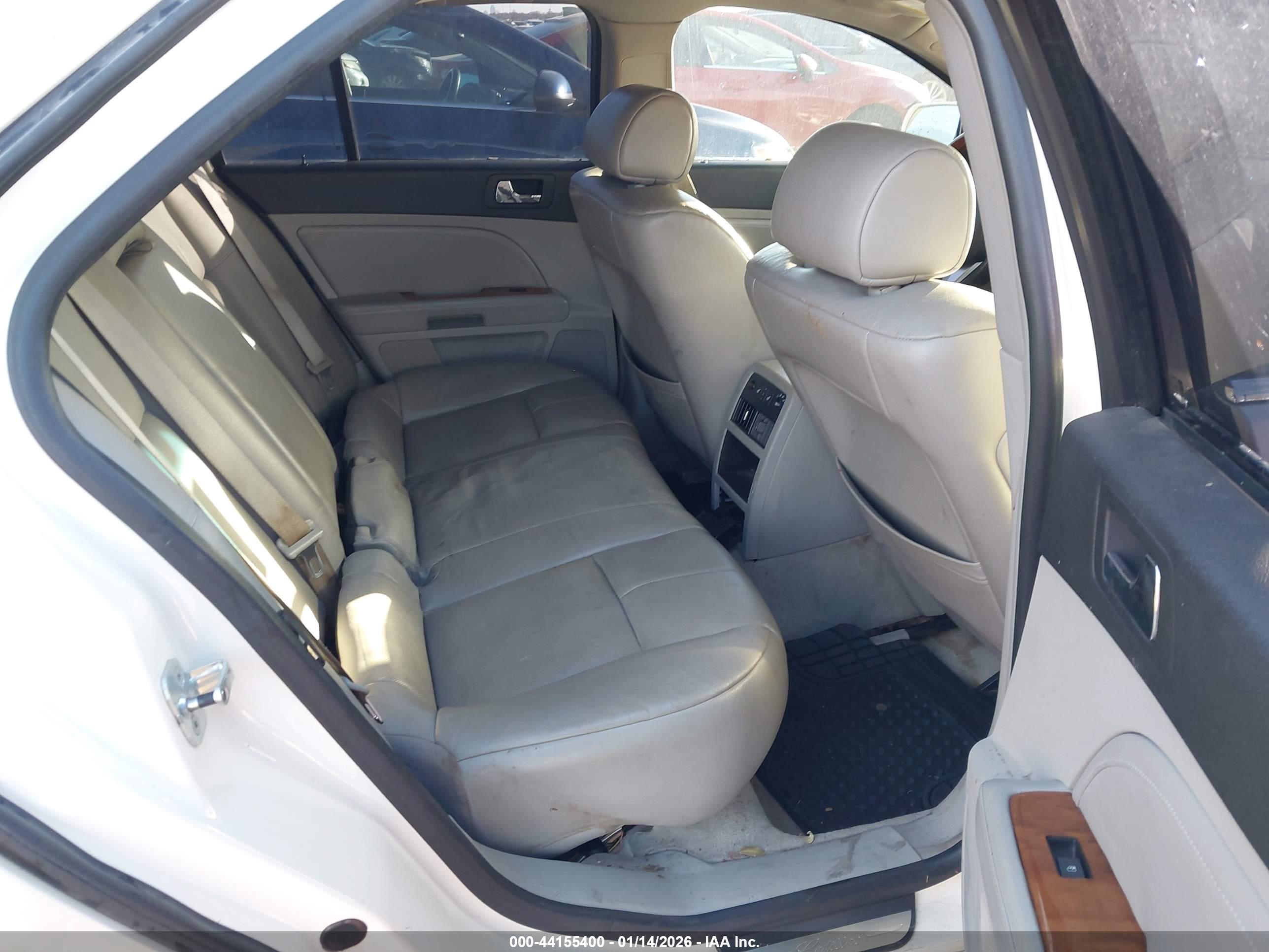 CADILLAC STS image 8