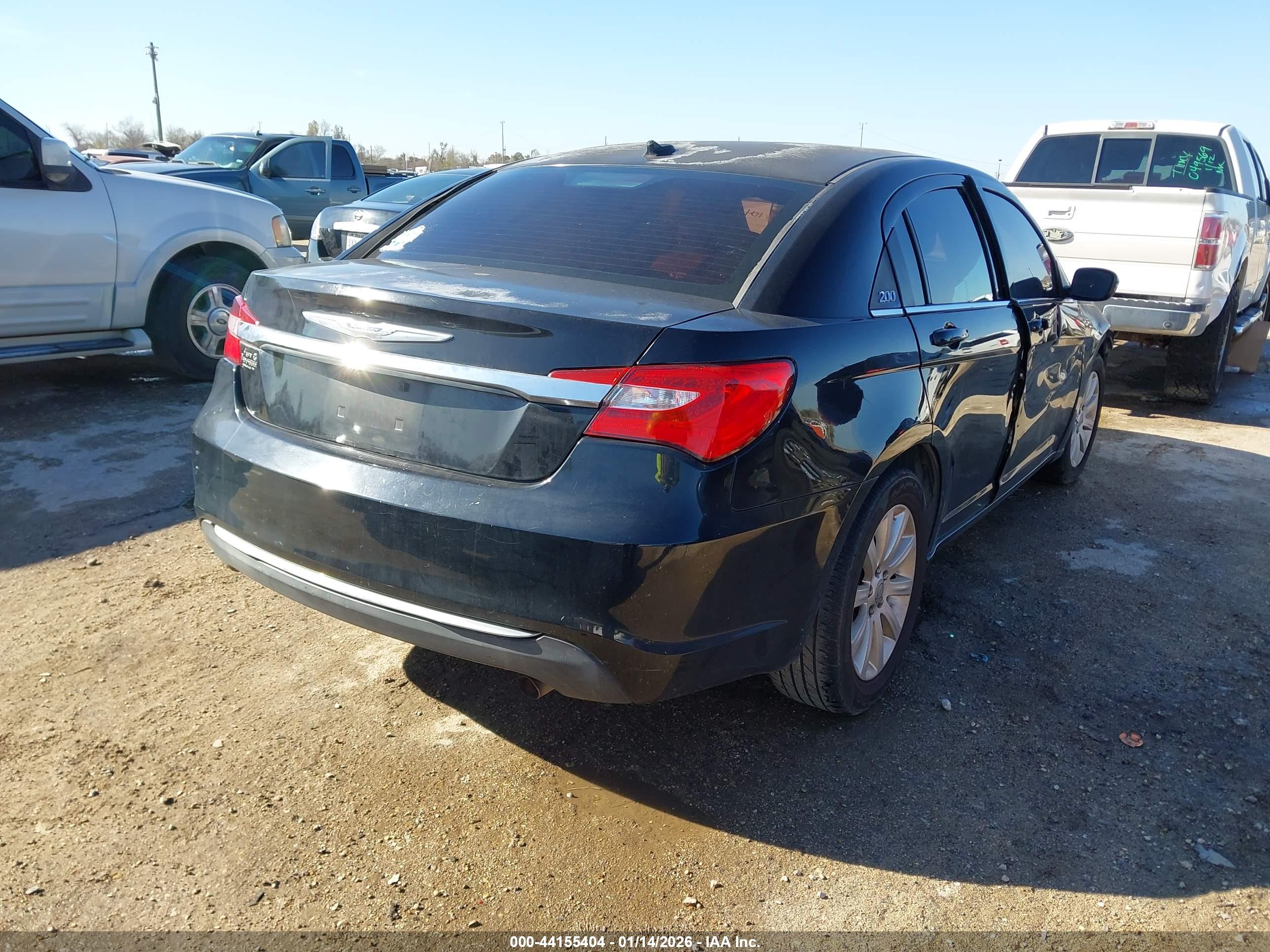 CHRYSLER 200 image 4