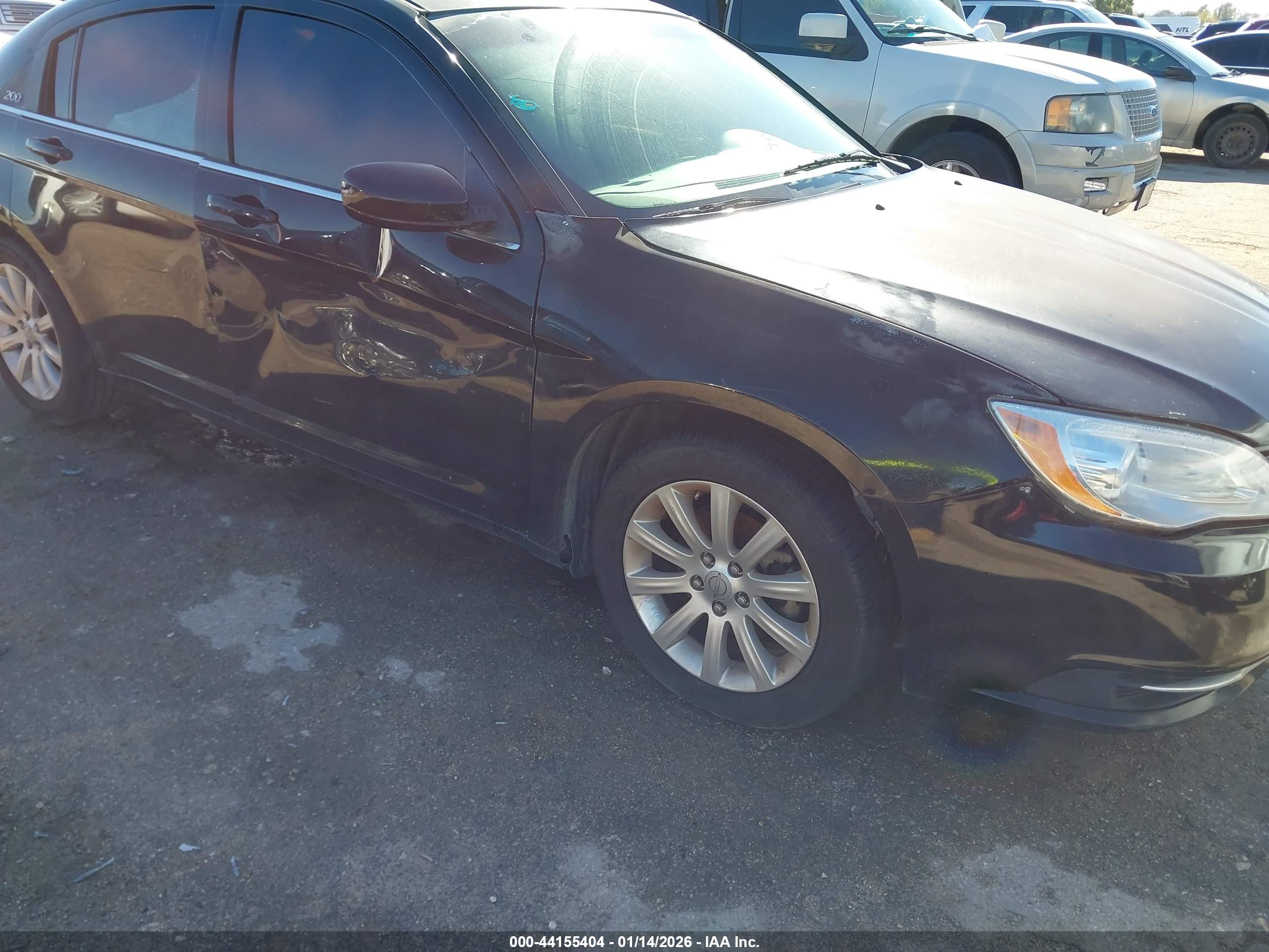 CHRYSLER 200 image 6