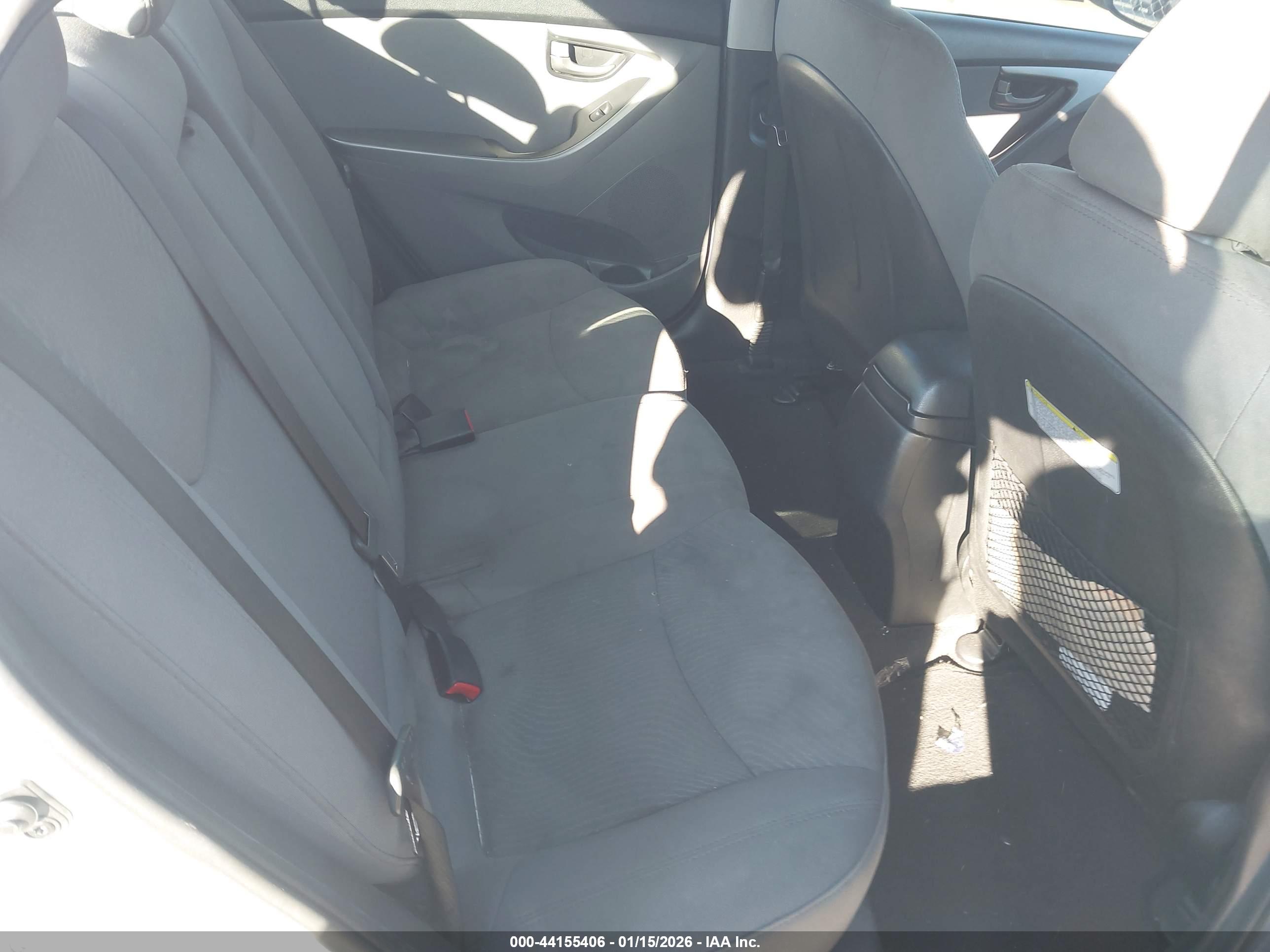 HYUNDAI ELANTRA image 8