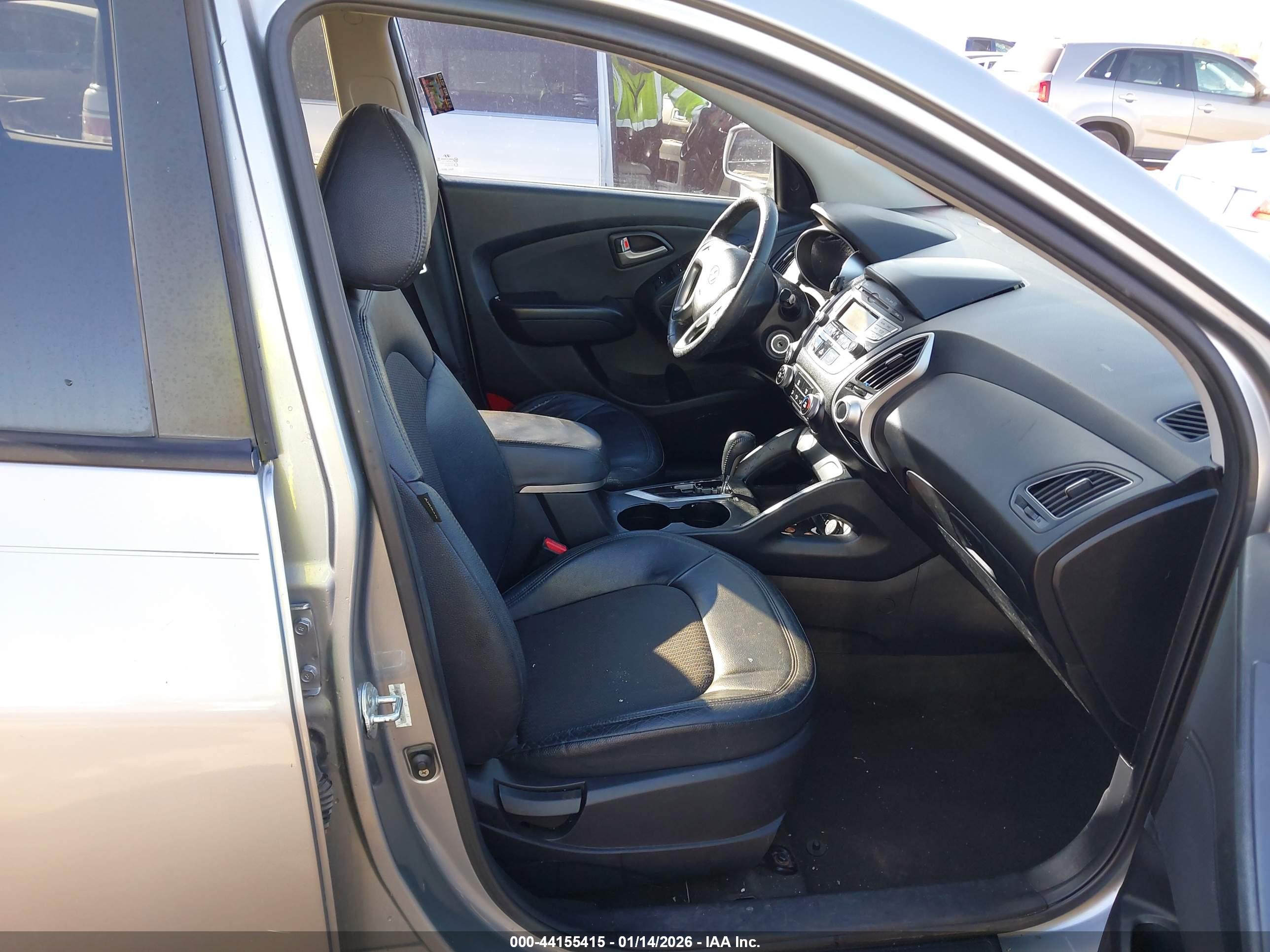 HYUNDAI TUCSON image 5
