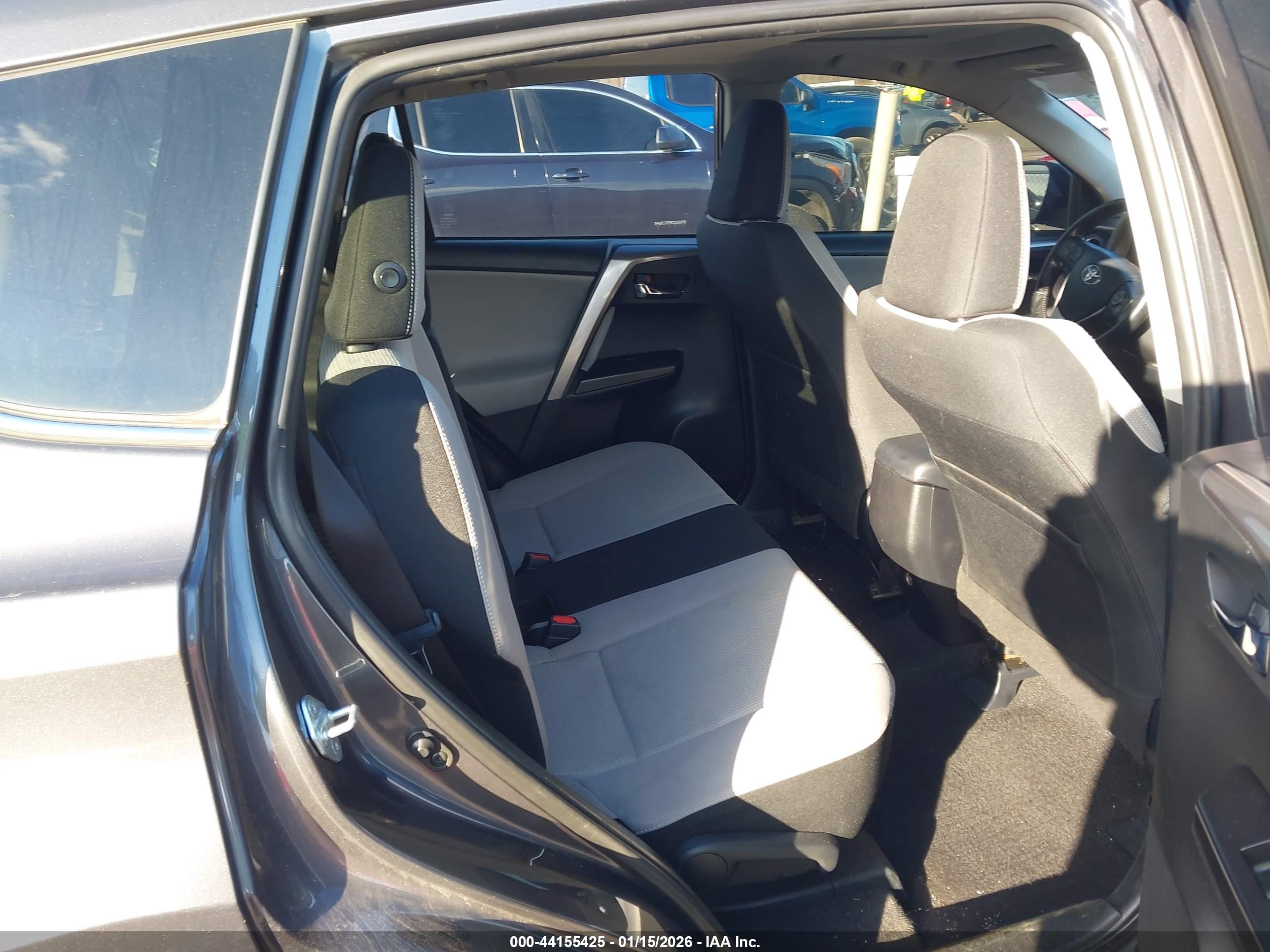 TOYOTA RAV4 image 8