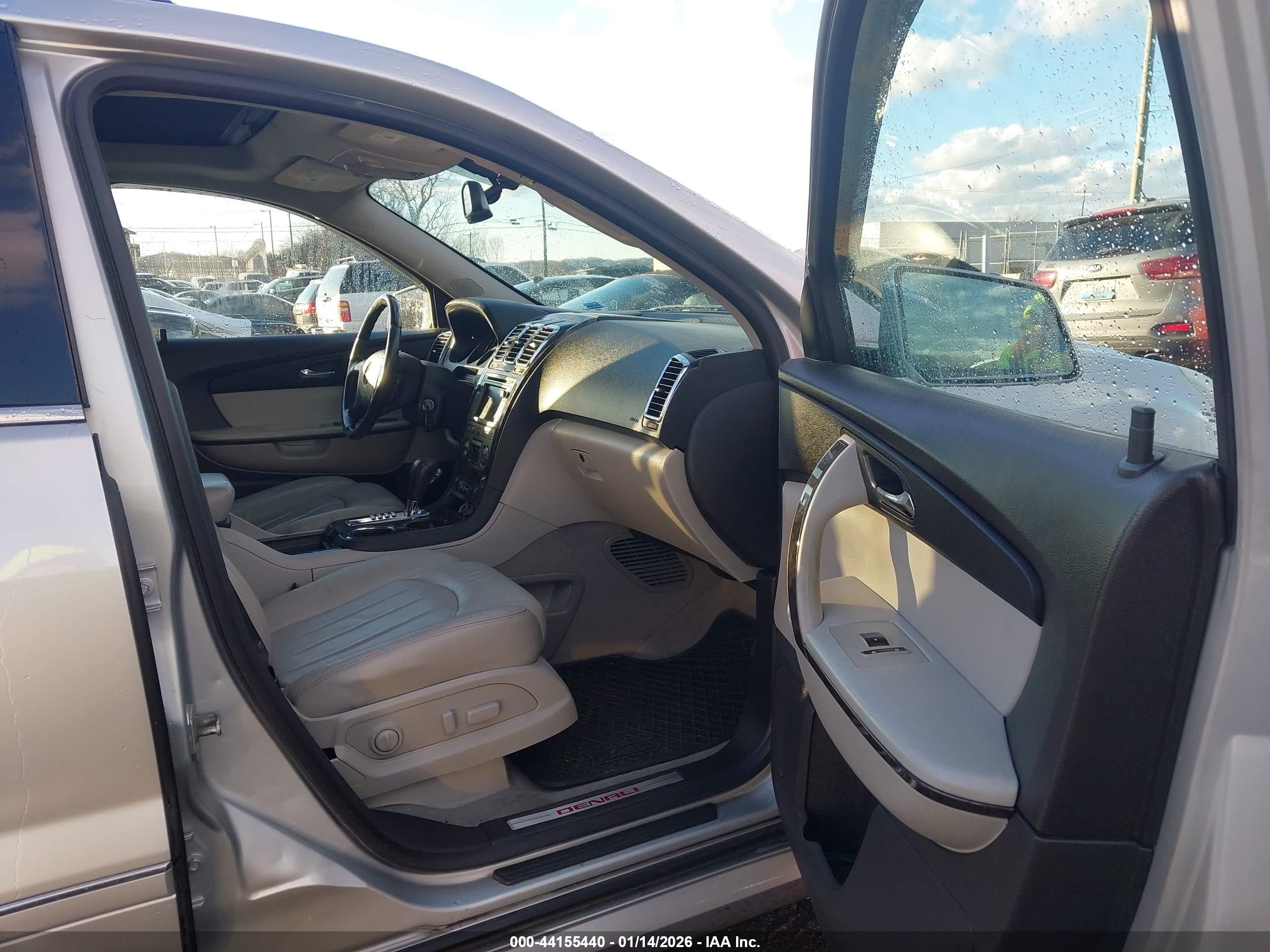 GMC ACADIA image 5