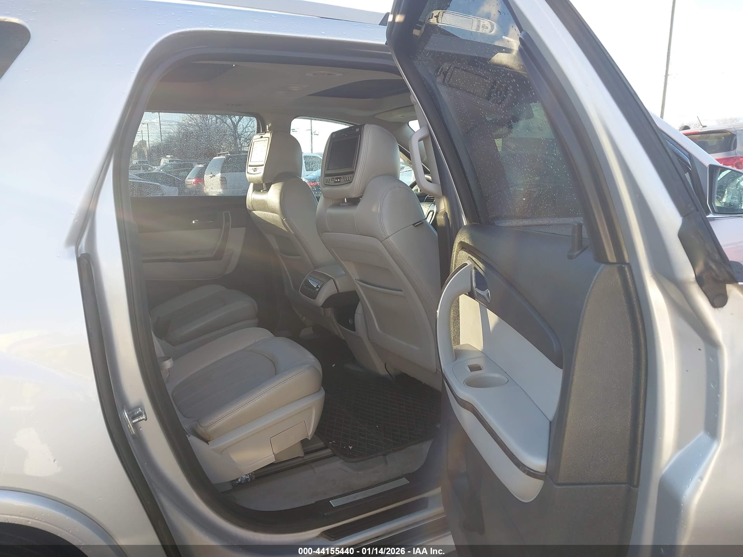 GMC ACADIA image 8