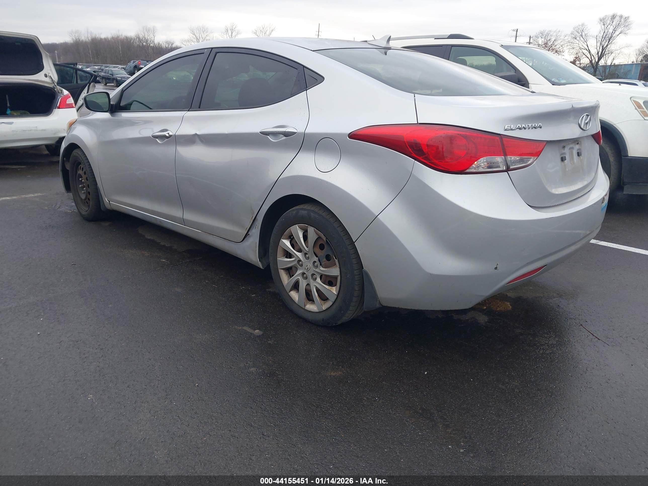 HYUNDAI ELANTRA image 3