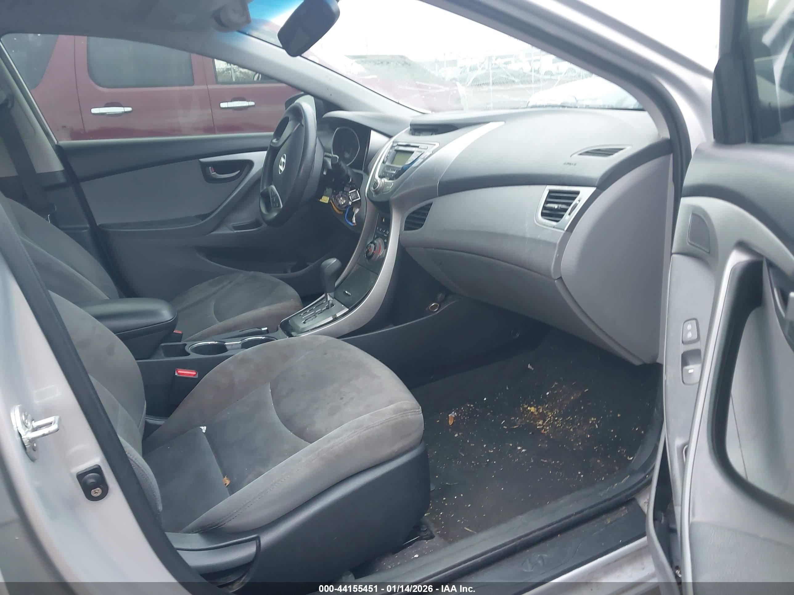 HYUNDAI ELANTRA image 5