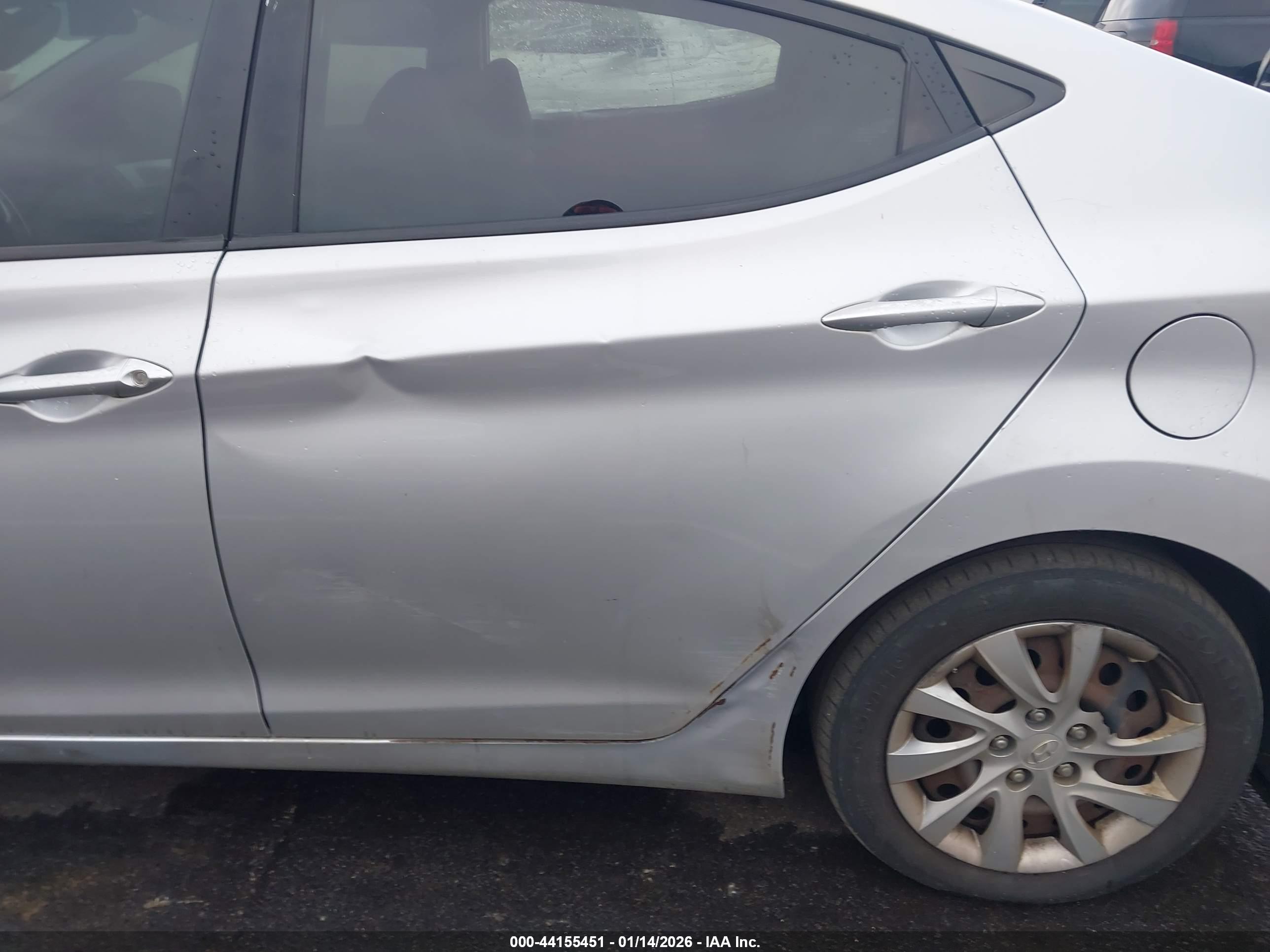 HYUNDAI ELANTRA image 6