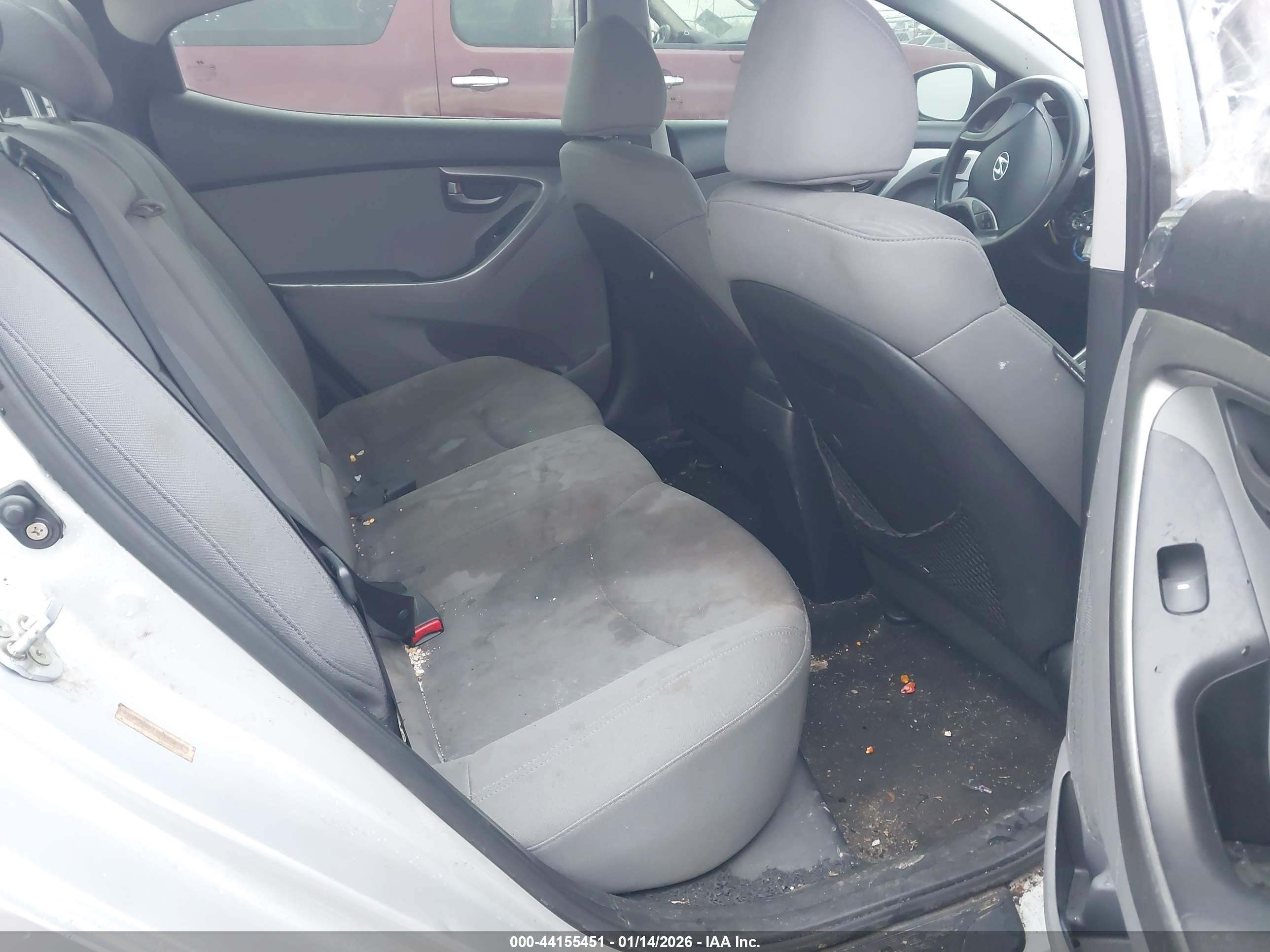 HYUNDAI ELANTRA image 8