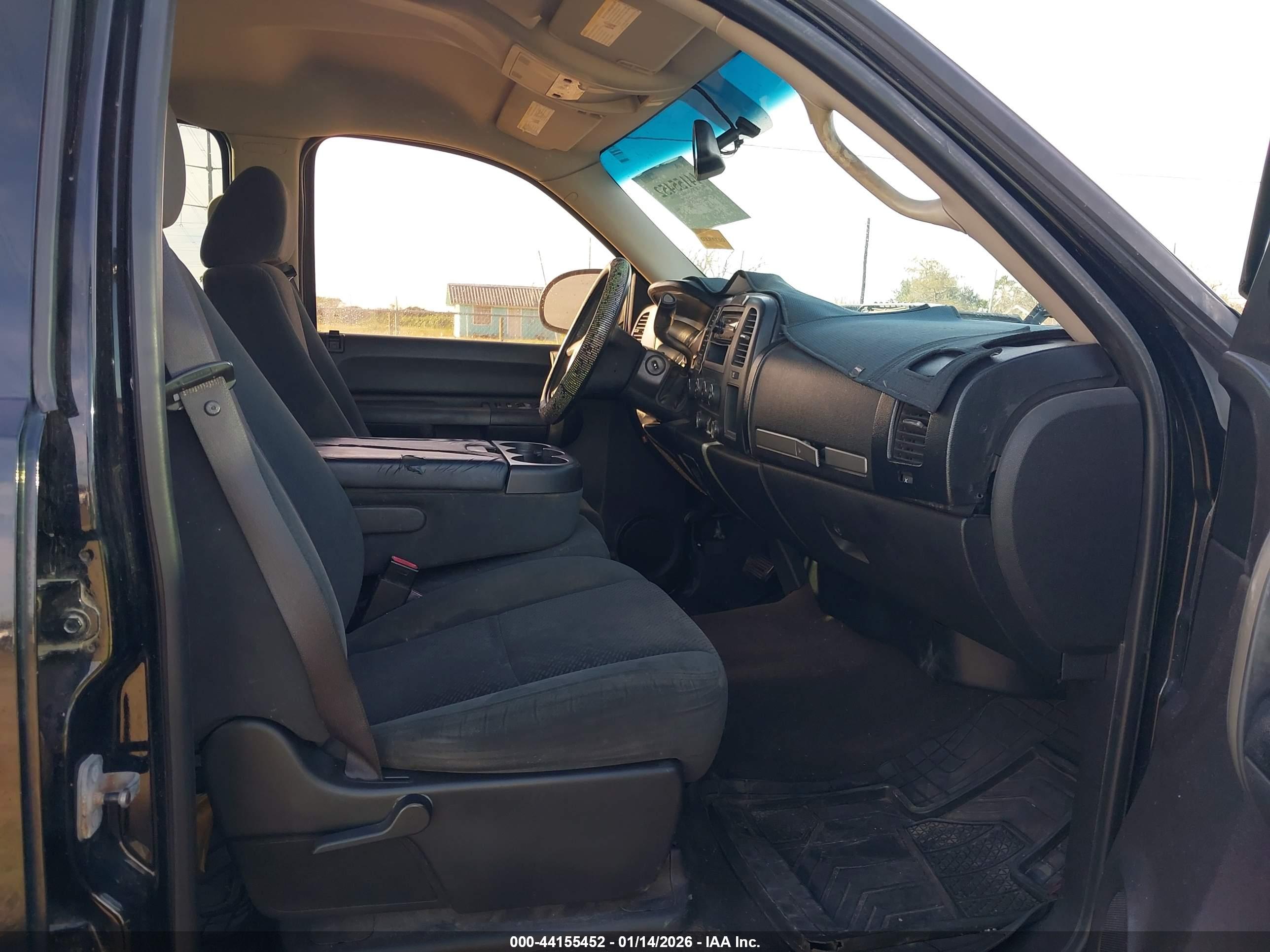 CHEVROLET SILVERADO image 5