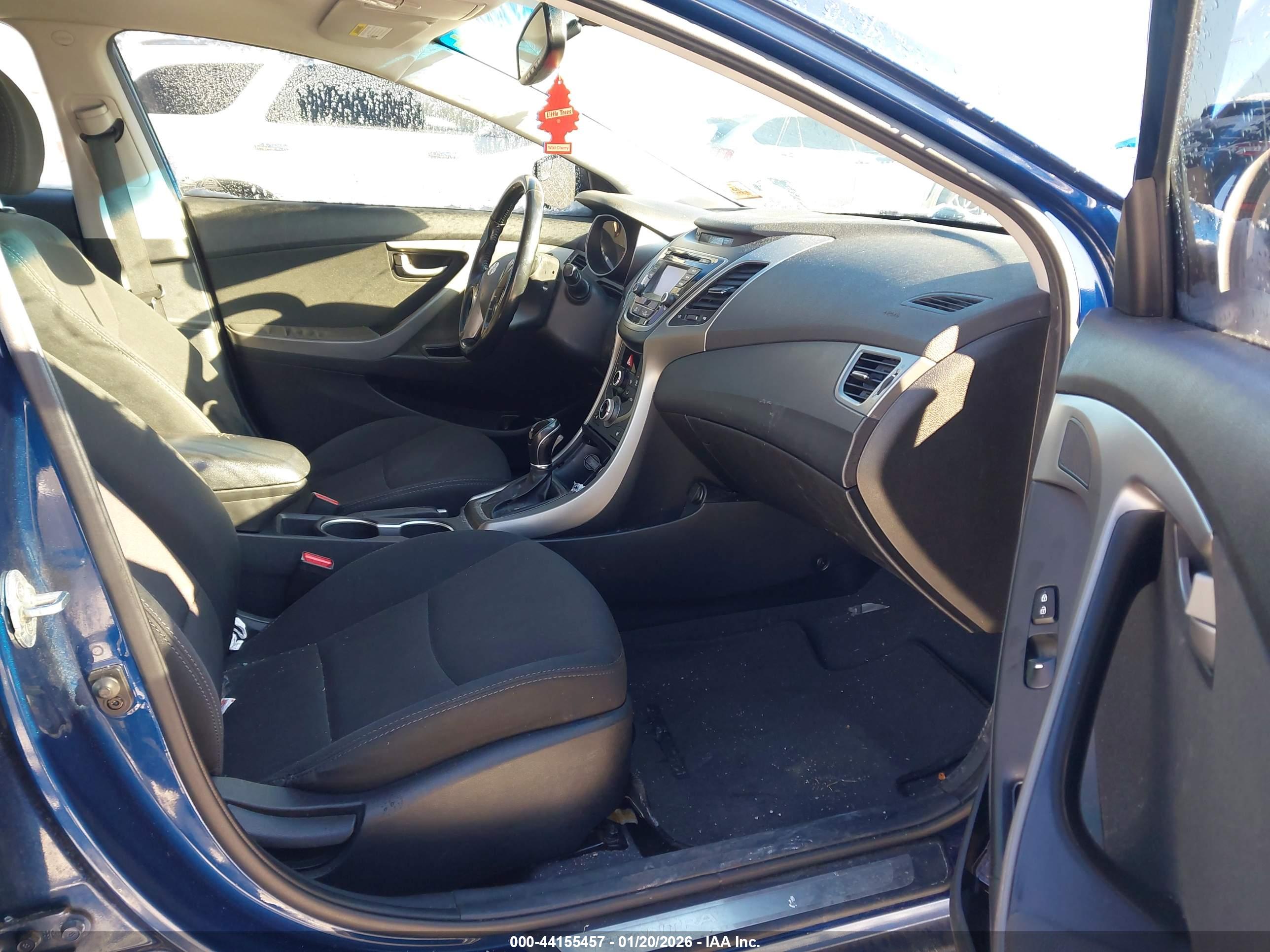 HYUNDAI ELANTRA image 5